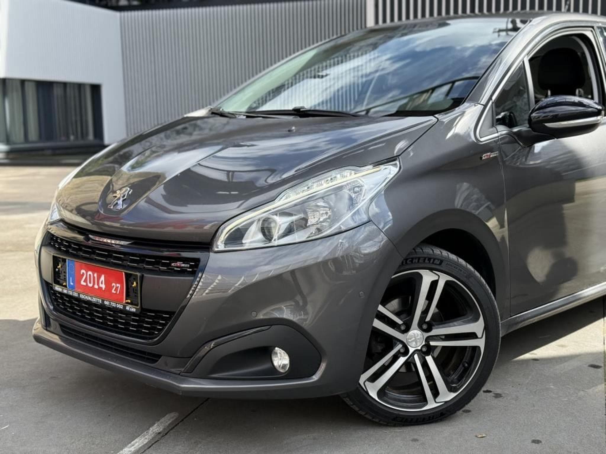 Peugeot 208 GT LINE / LED / CAMERA / NAVI / (2018) - Photo 8