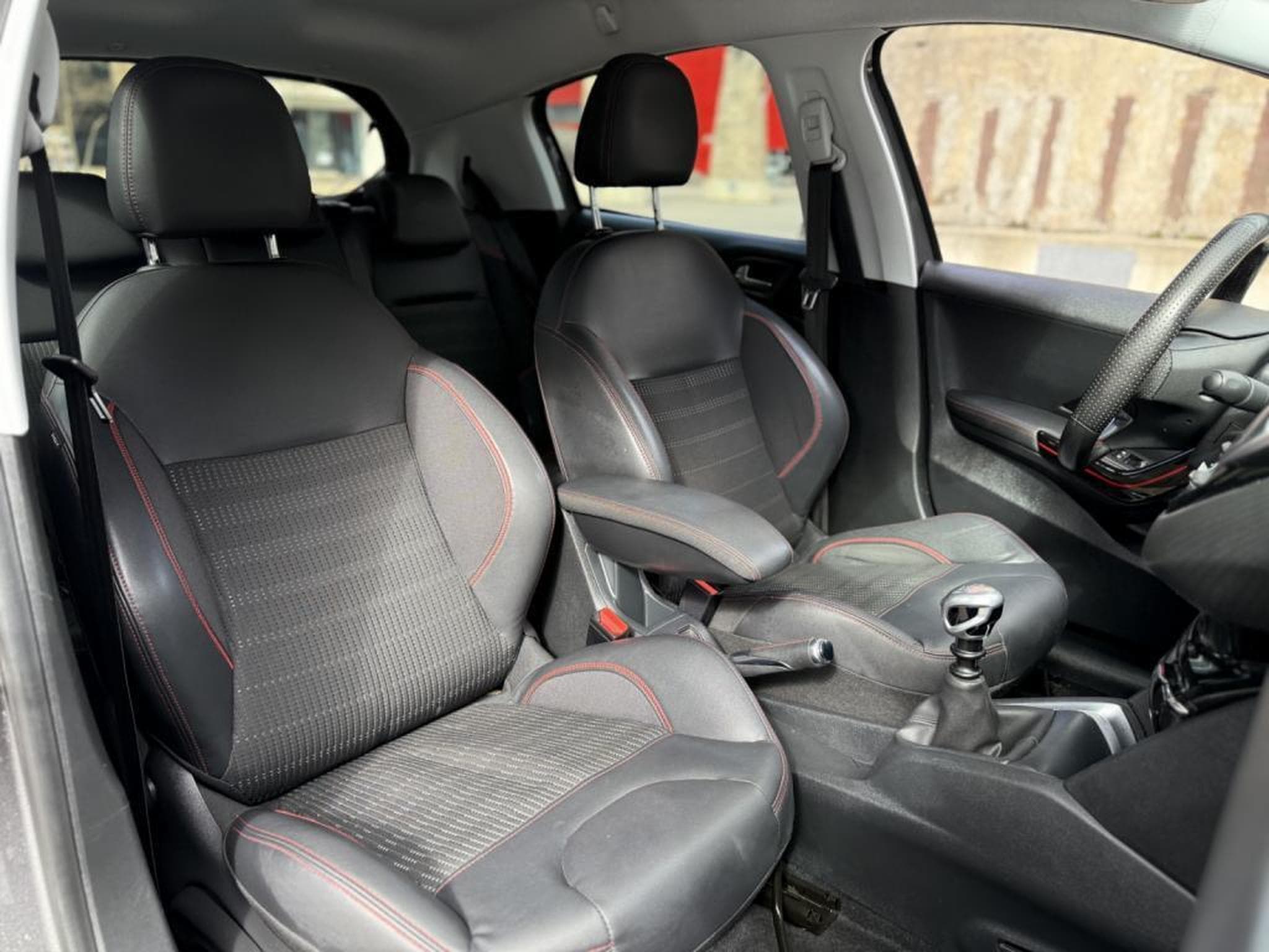 Peugeot 208 GT LINE / LED / CAMERA / NAVI / (2018) - Photo 16