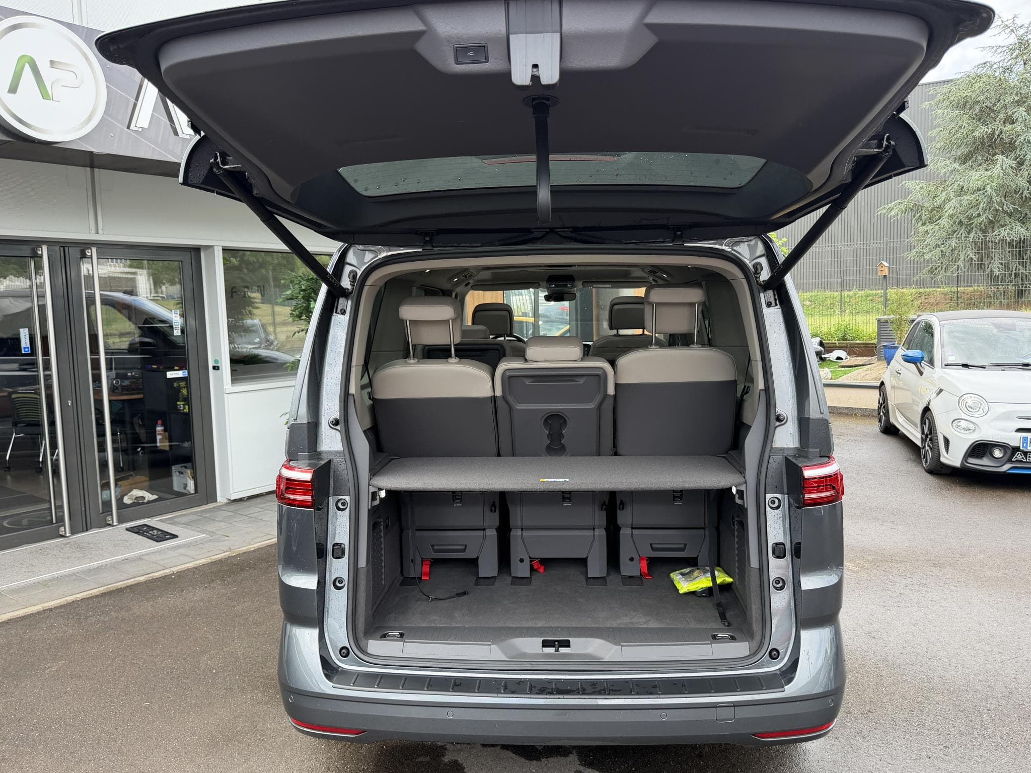 VW Multivan 2.0 TDI 150CH LIFE EDITION DSG7 (2024) - Photo 12