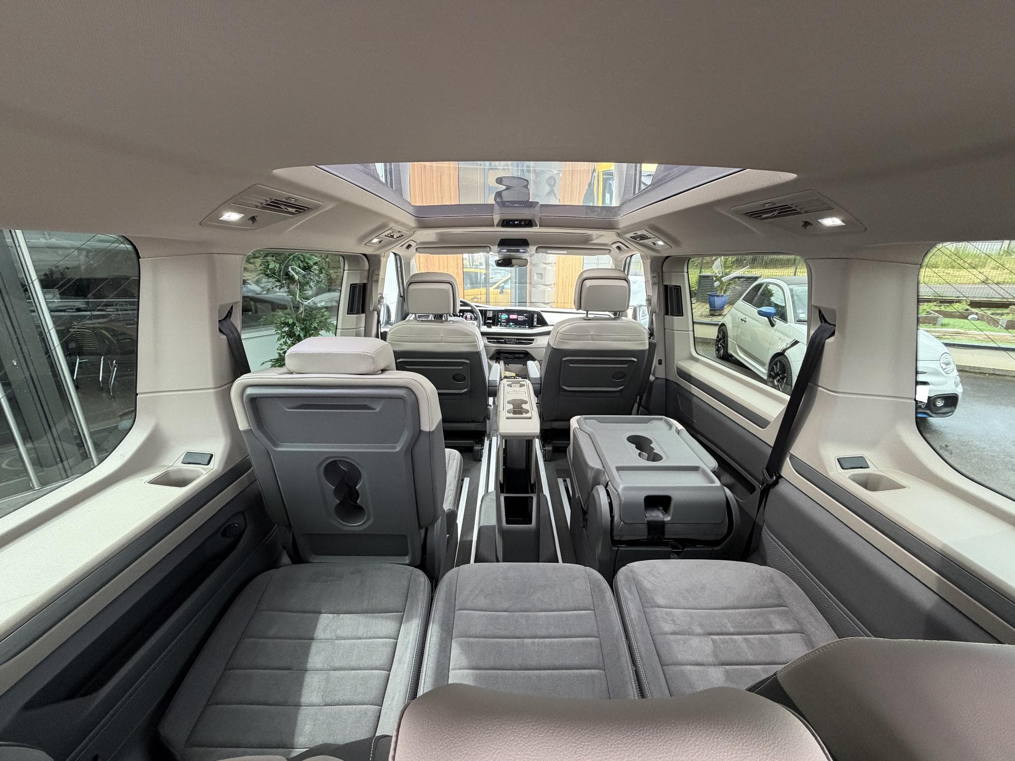 VW Multivan 2.0 TDI 150CH LIFE EDITION DSG7 (2024) - Photo 23