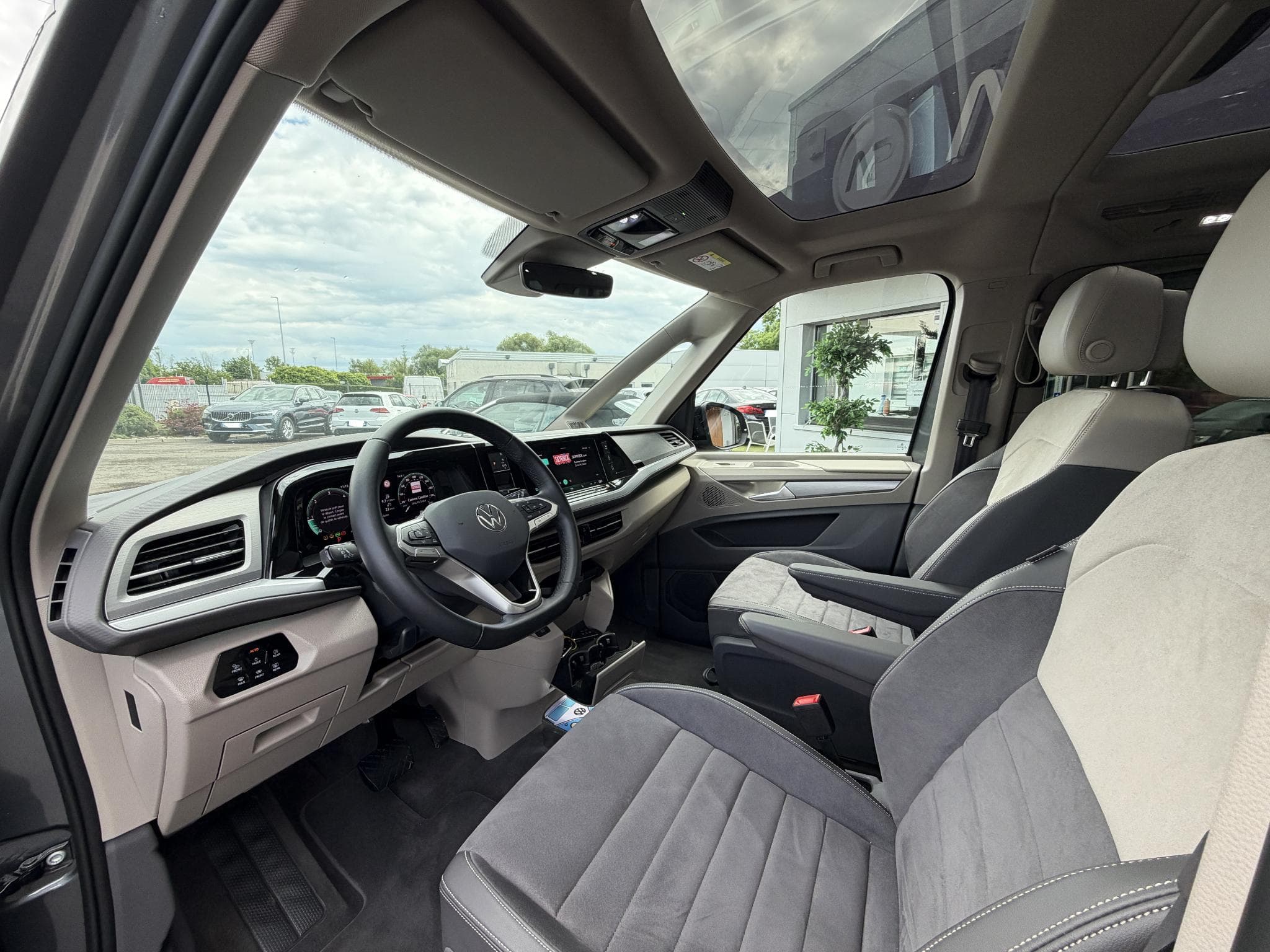 VW Multivan 2.0 TDI 150CH LIFE EDITION DSG7 (2024) - Photo 14