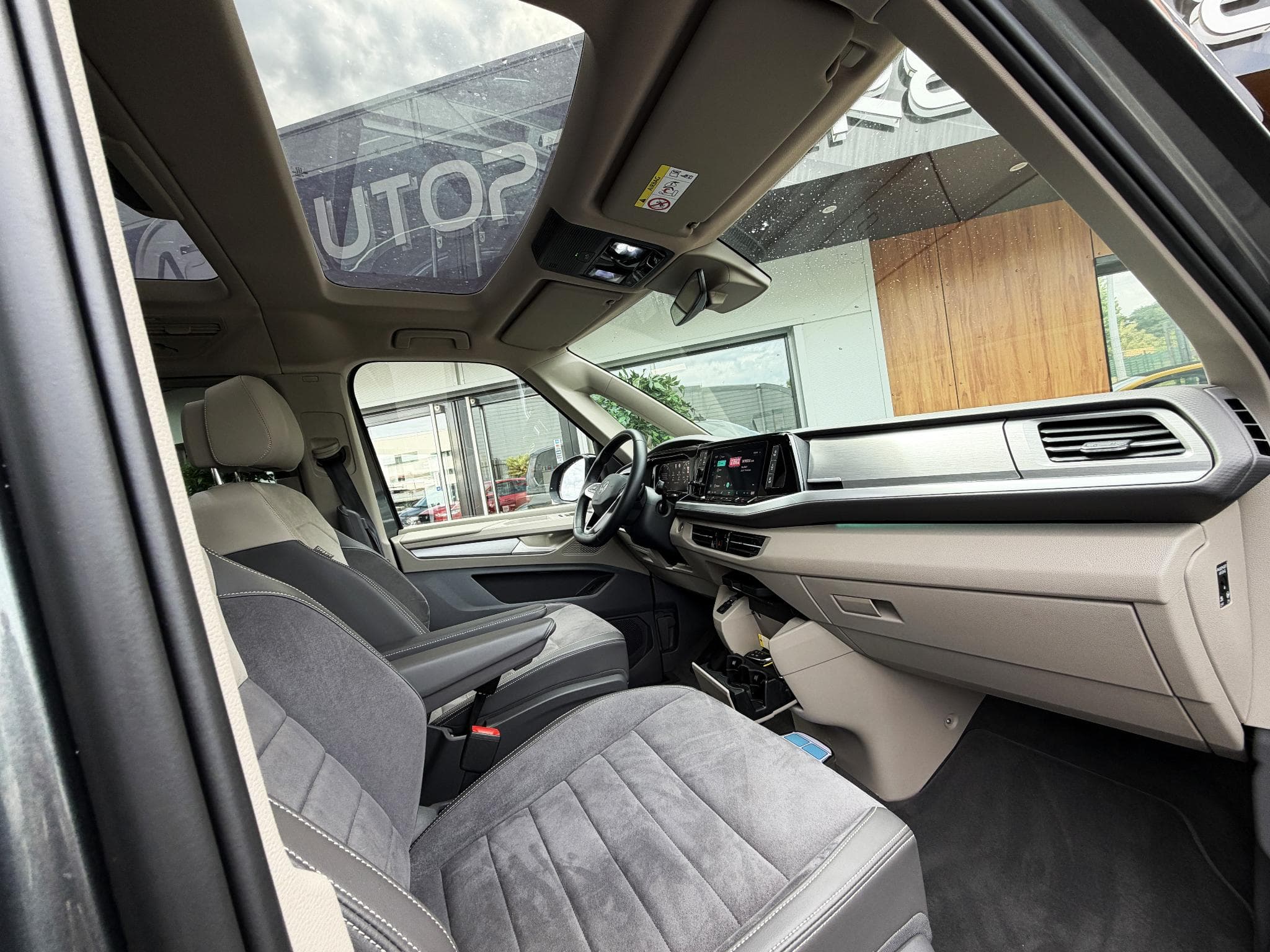 VW Multivan 2.0 TDI 150CH LIFE EDITION DSG7 (2024) - Photo 16