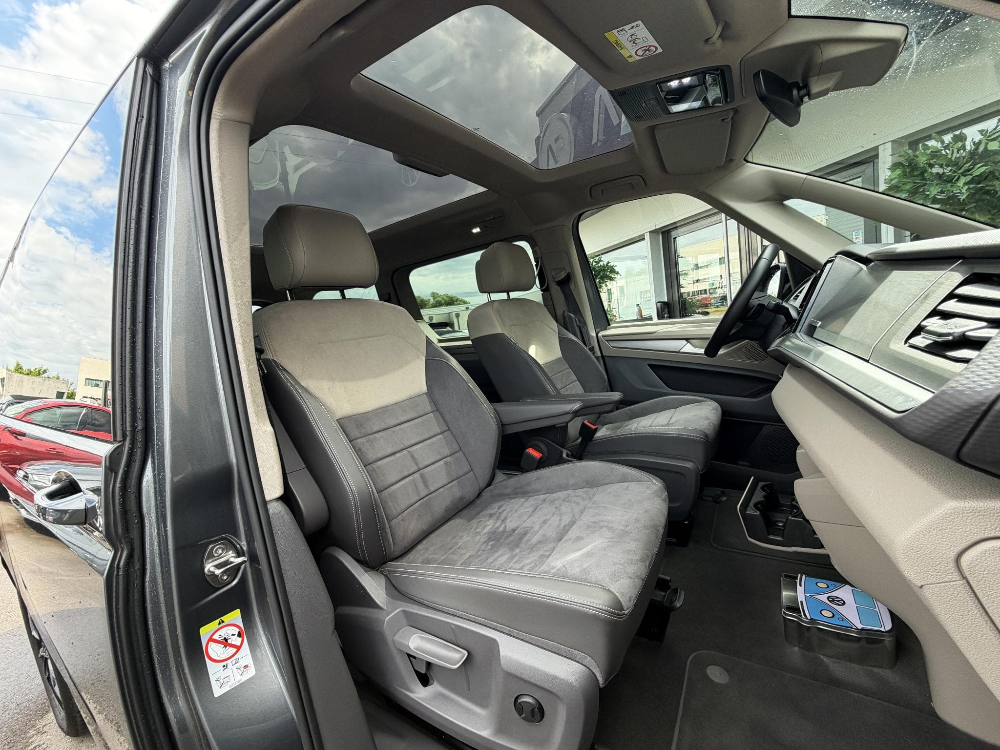 VW Multivan 2.0 TDI 150CH LIFE EDITION DSG7 (2024) - Photo 17