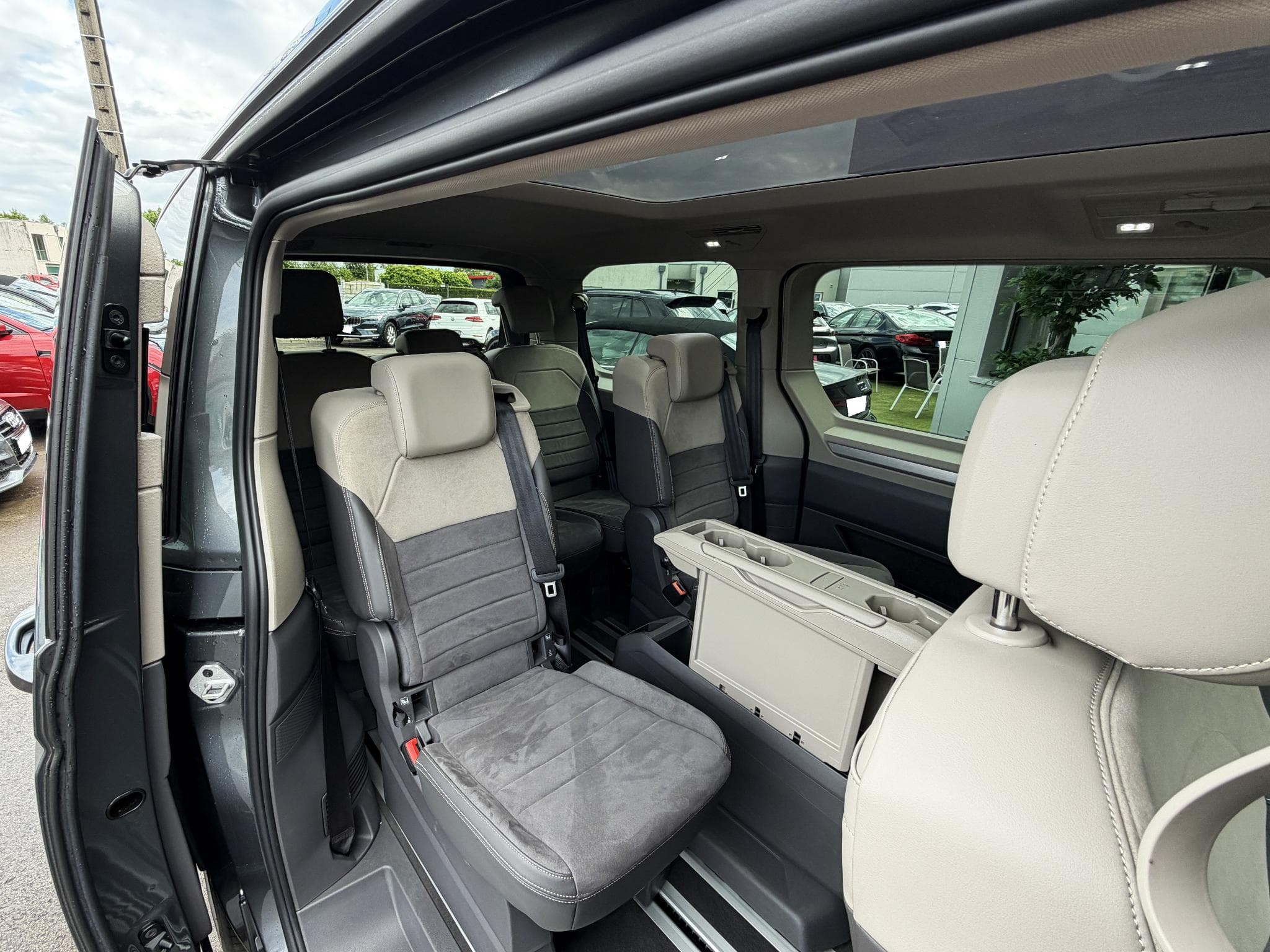 VW Multivan 2.0 TDI 150CH LIFE EDITION DSG7 (2024) - Photo 20