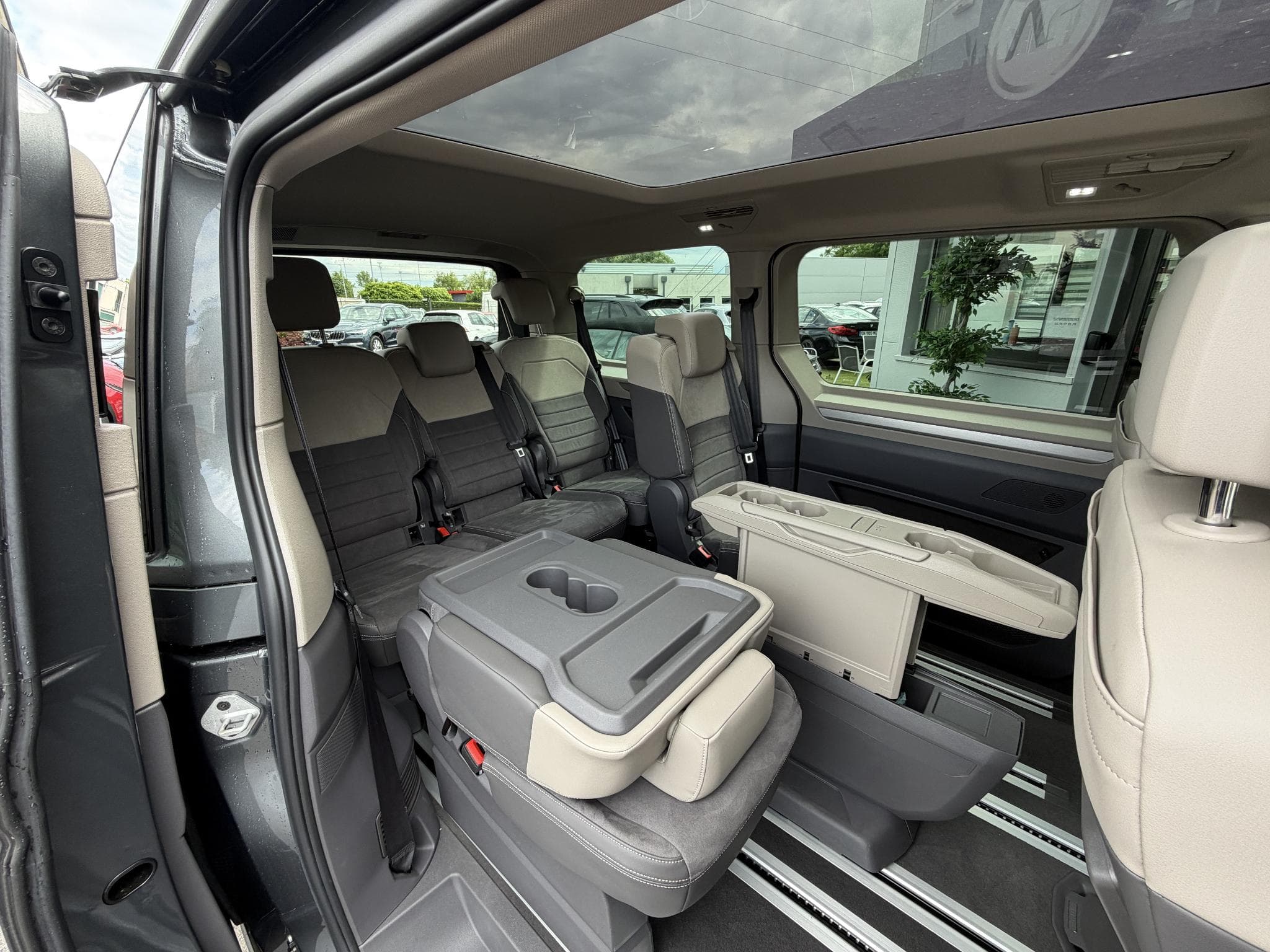 VW Multivan 2.0 TDI 150CH LIFE EDITION DSG7 (2024) - Photo 21