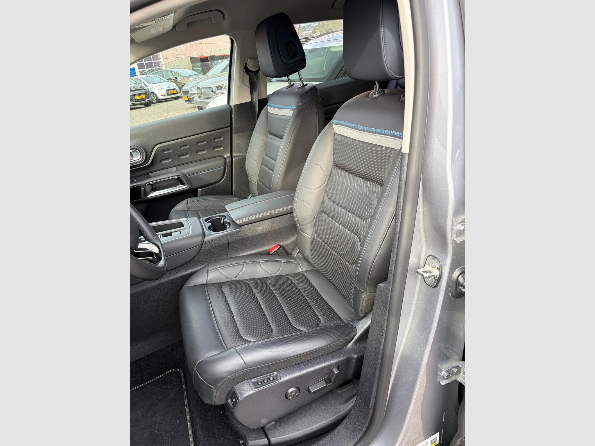 Citroën C5 Aircross 1.2 HYBRIDE 145 E DC 6 MAX (2023) - Photo 2
