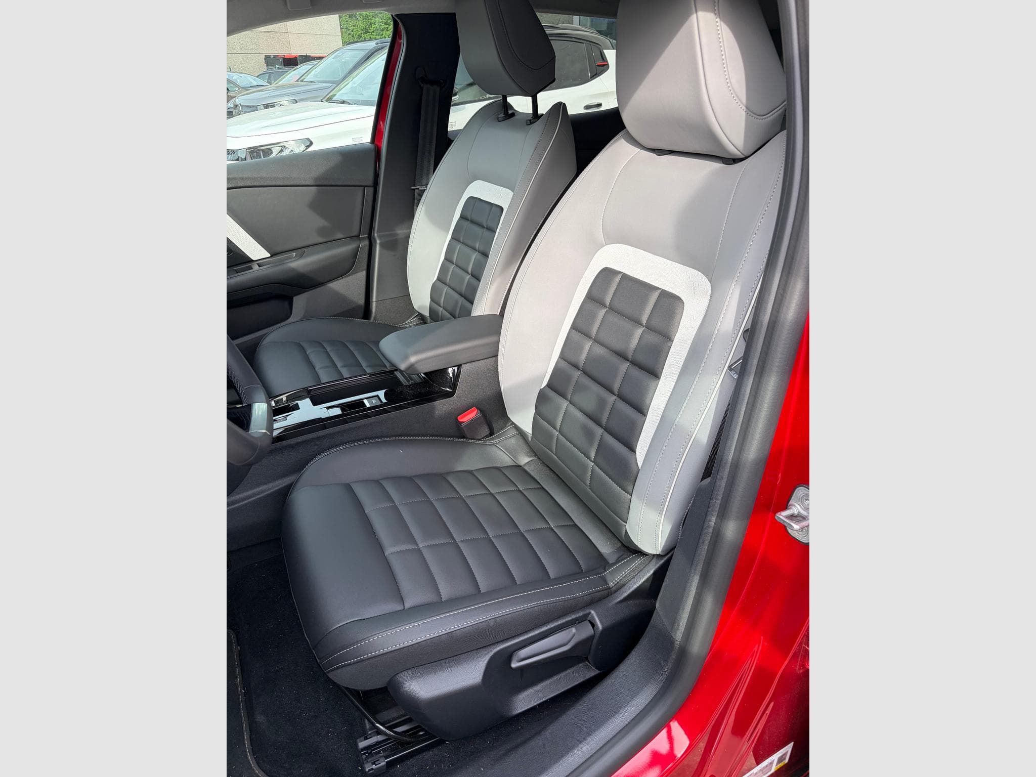 Citroën C4 1.2 HYBRIDE 145 E DC 6 MAX (2025) - Photo 1