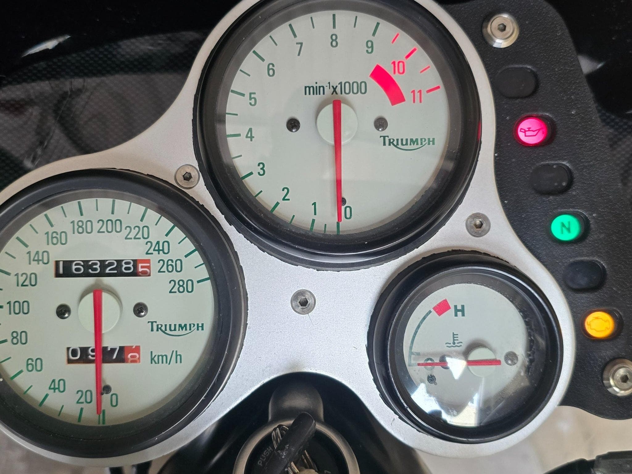 Triumph Street Triple 955i (2000) - Photo 4