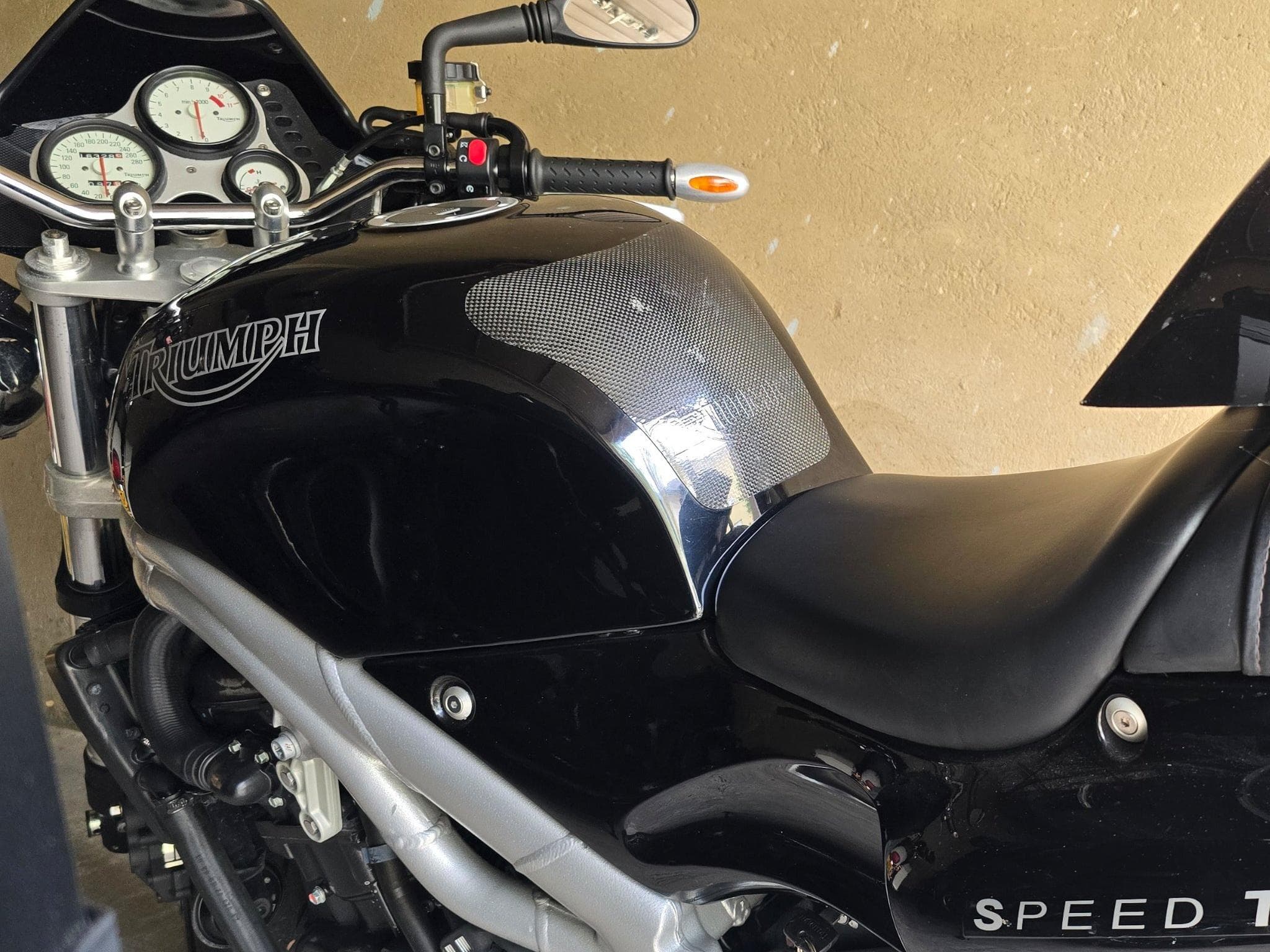 Triumph Street Triple 955i (2000) - Photo 7