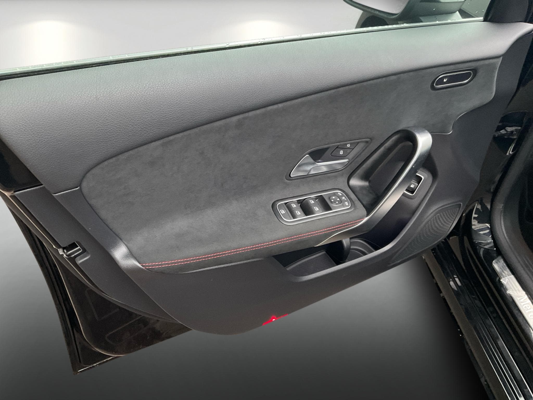 Mercedes A 250 e AMG Line e PlugIn Hybrid Pano 360 Kamera (2023) - Photo 14