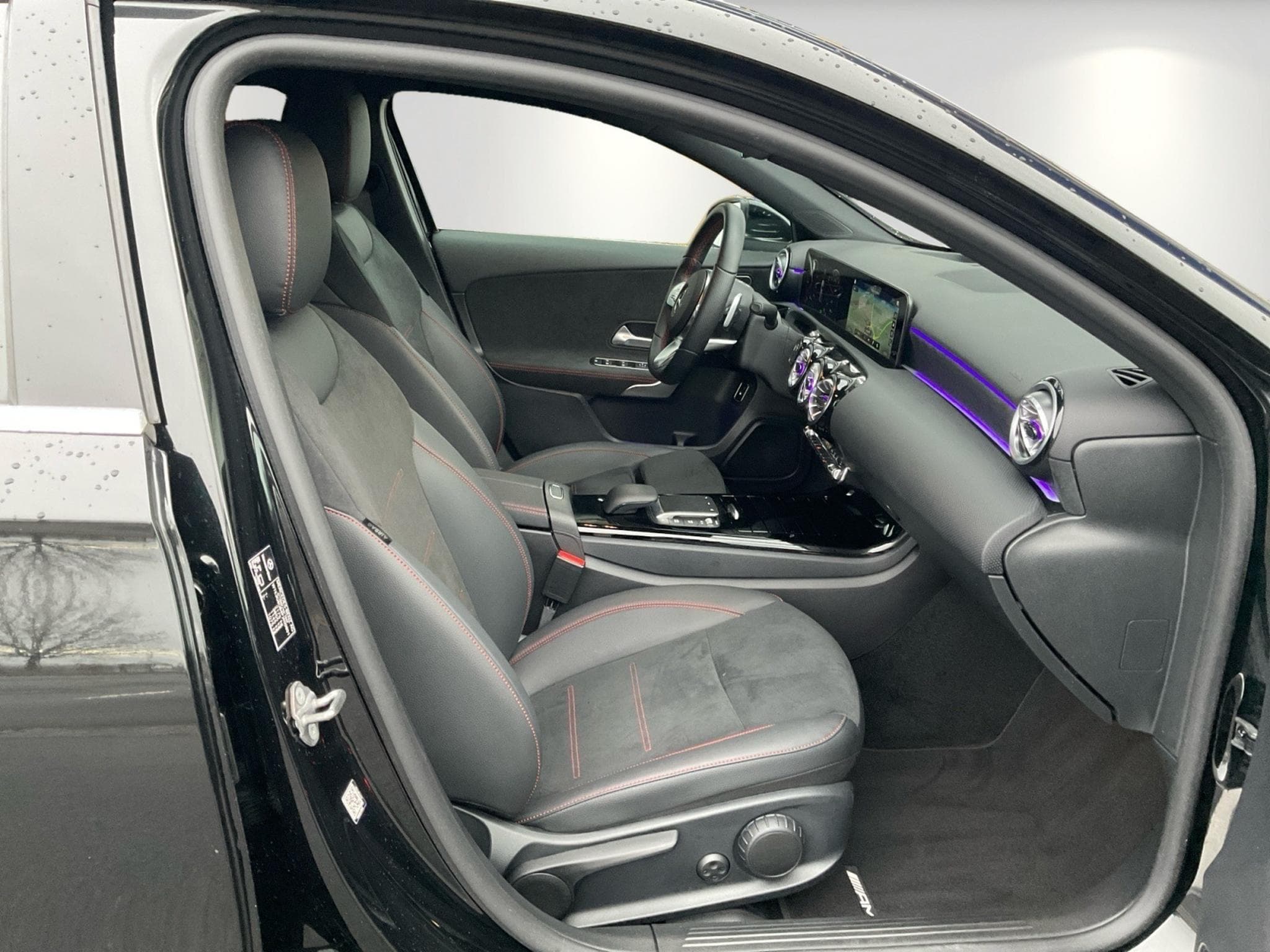 Mercedes A 250 e AMG Line e PlugIn Hybrid Pano 360 Kamera (2023) - Photo 15