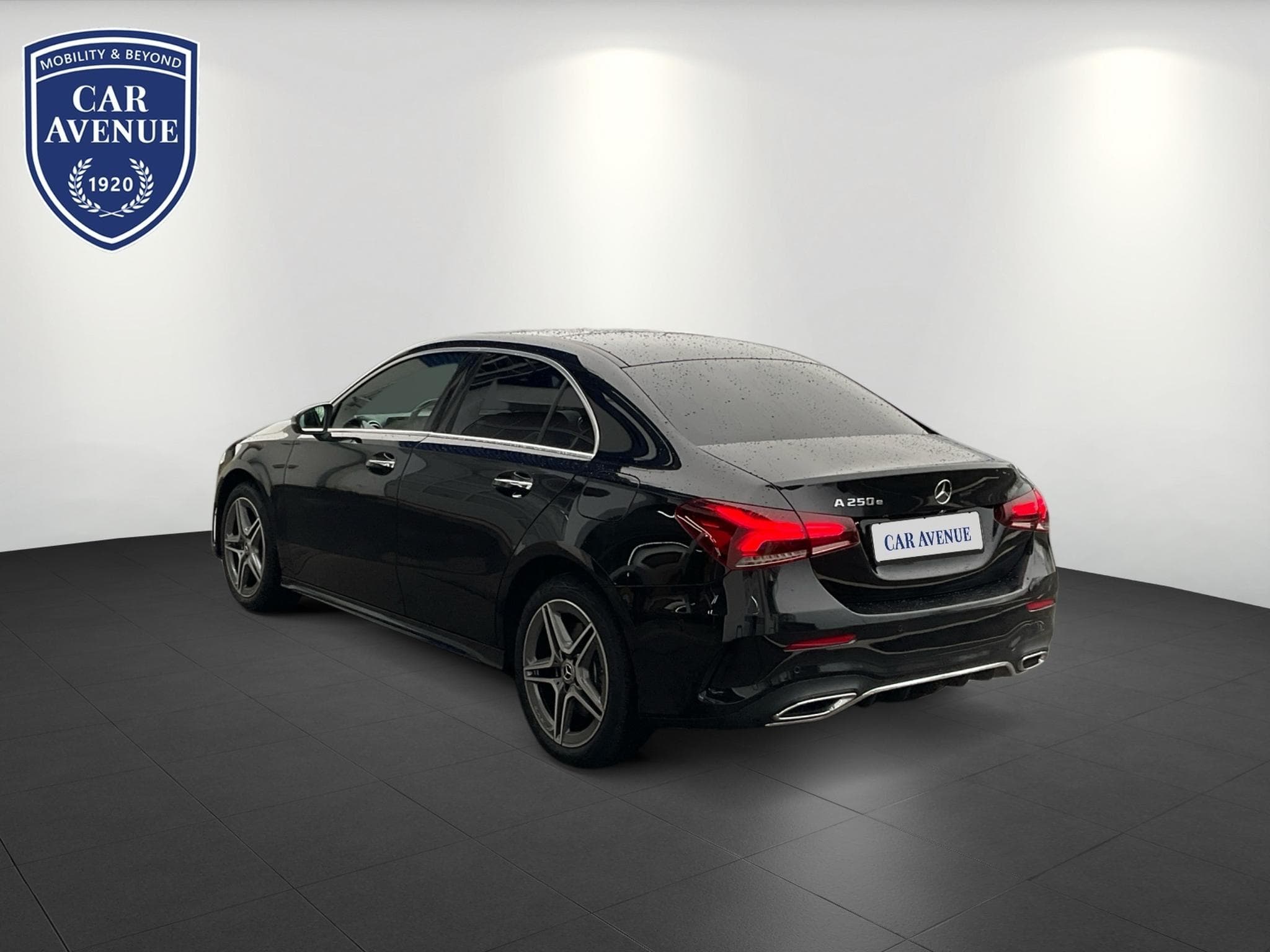 Mercedes A 250 e AMG Line e PlugIn Hybrid Pano 360 Kamera (2023) - Photo 4