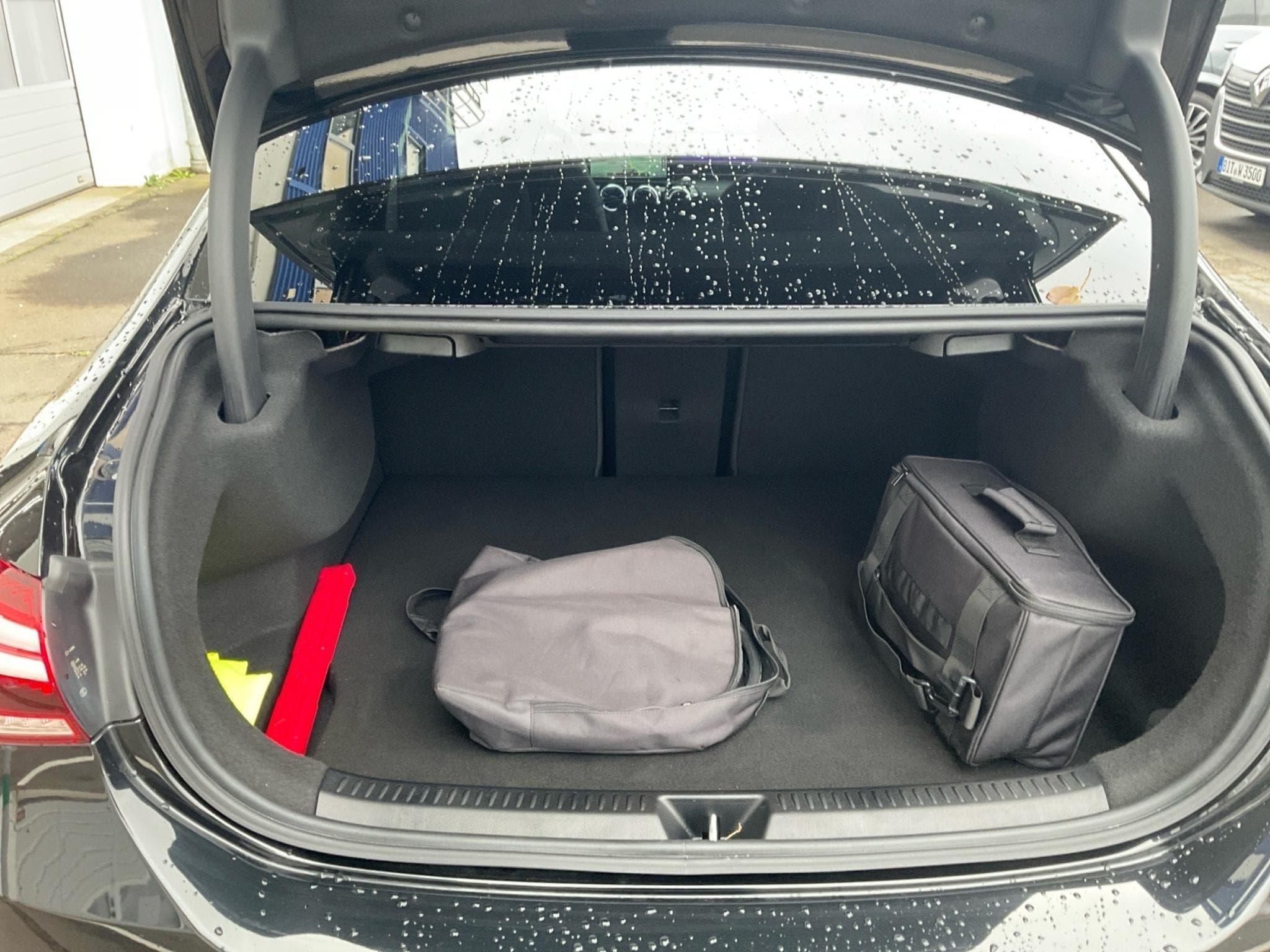 Mercedes A 250 e AMG Line e PlugIn Hybrid Pano 360 Kamera (2023) - Photo 6