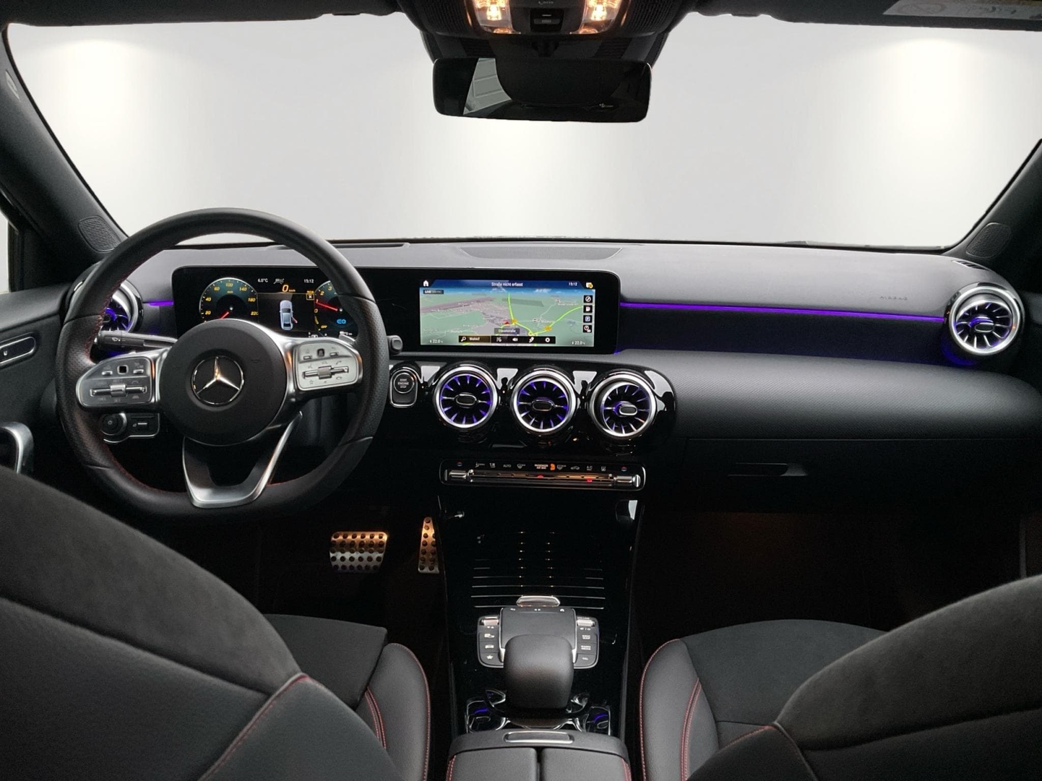 Mercedes A 250 e AMG Line e PlugIn Hybrid Pano 360 Kamera (2023) - Photo 9