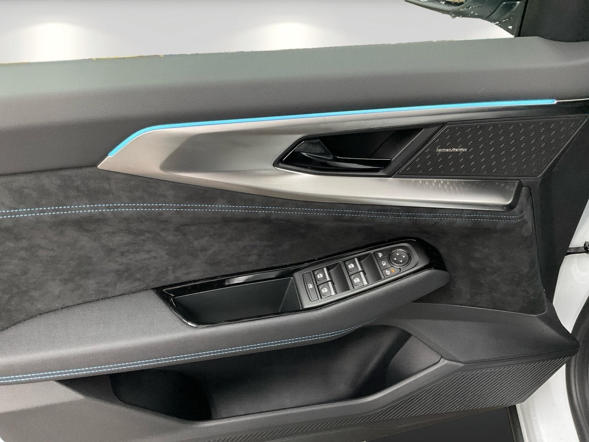 Renault Austral Esprit Alpine Full Hybrid E-Tech 200 ABS (2025) - Photo 14