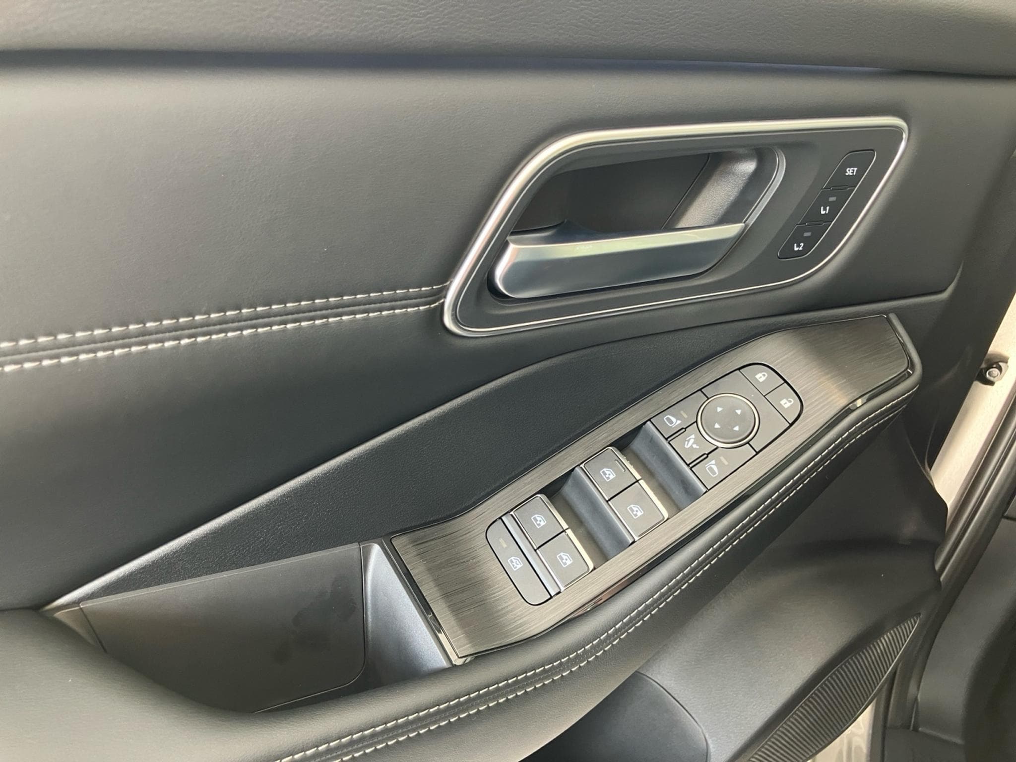 Nissan X-Trail 1.5 VC-T e-4ORCE Tekna (2025) - Photo 12