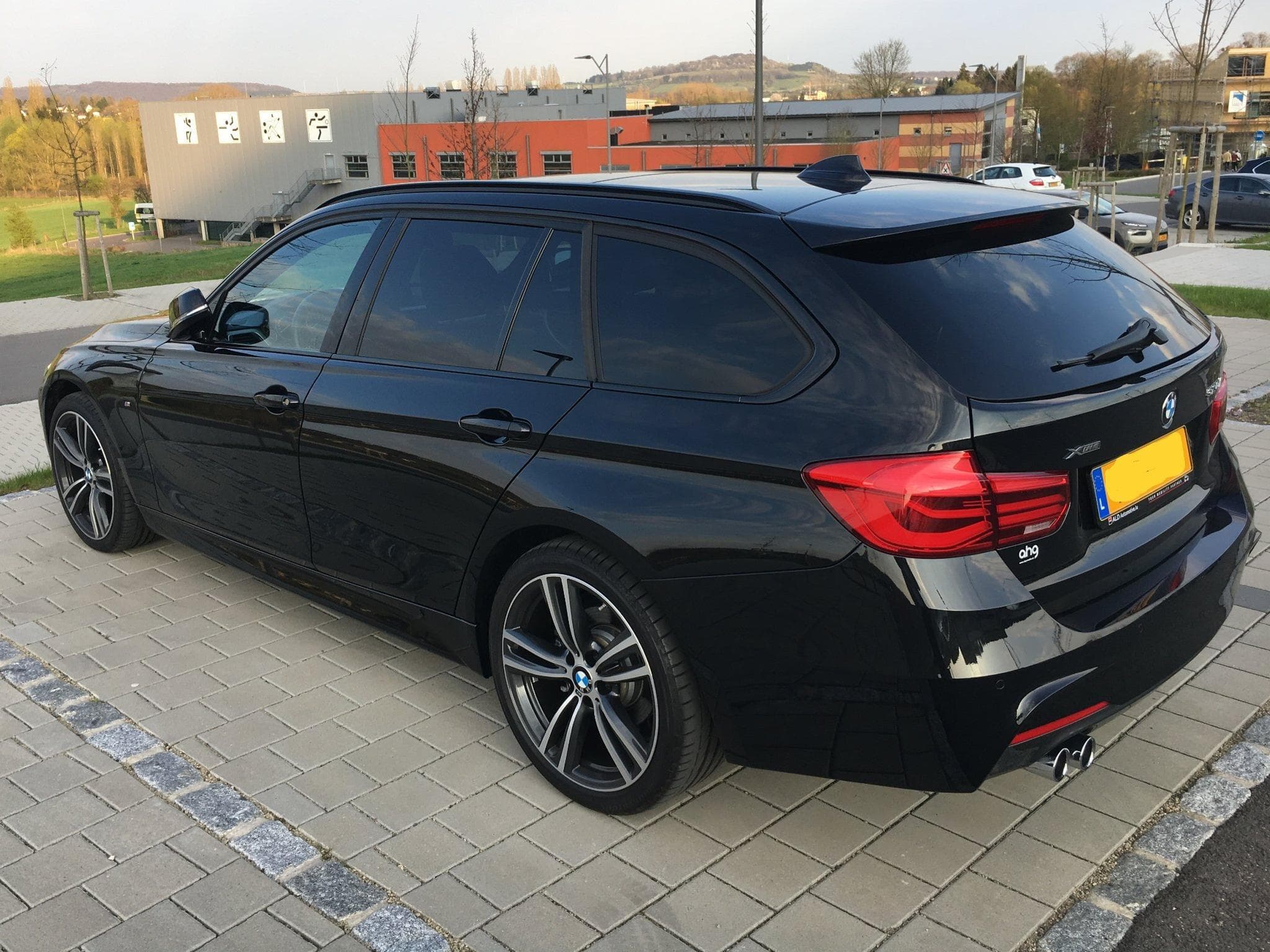 BMW 320 320i Xdrive Pack M extérieur-volant M (2016) - Photo 2