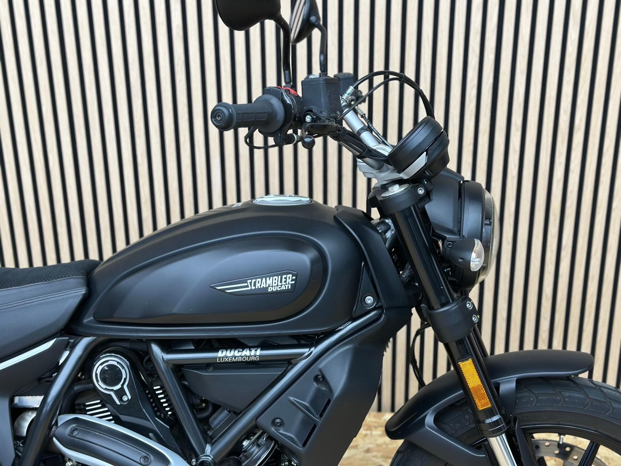 Ducati Scrambler 800 ICON DARK (2022) - Photo 2