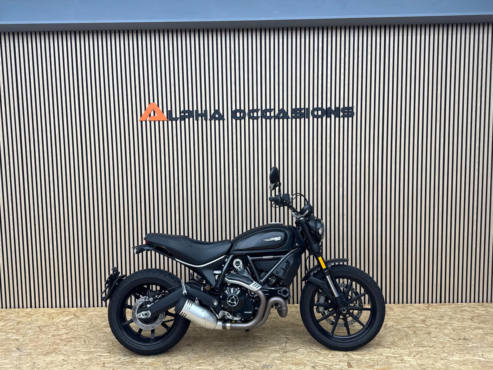 Ducati Scrambler 800 ICON DARK (2022) - Photo 1