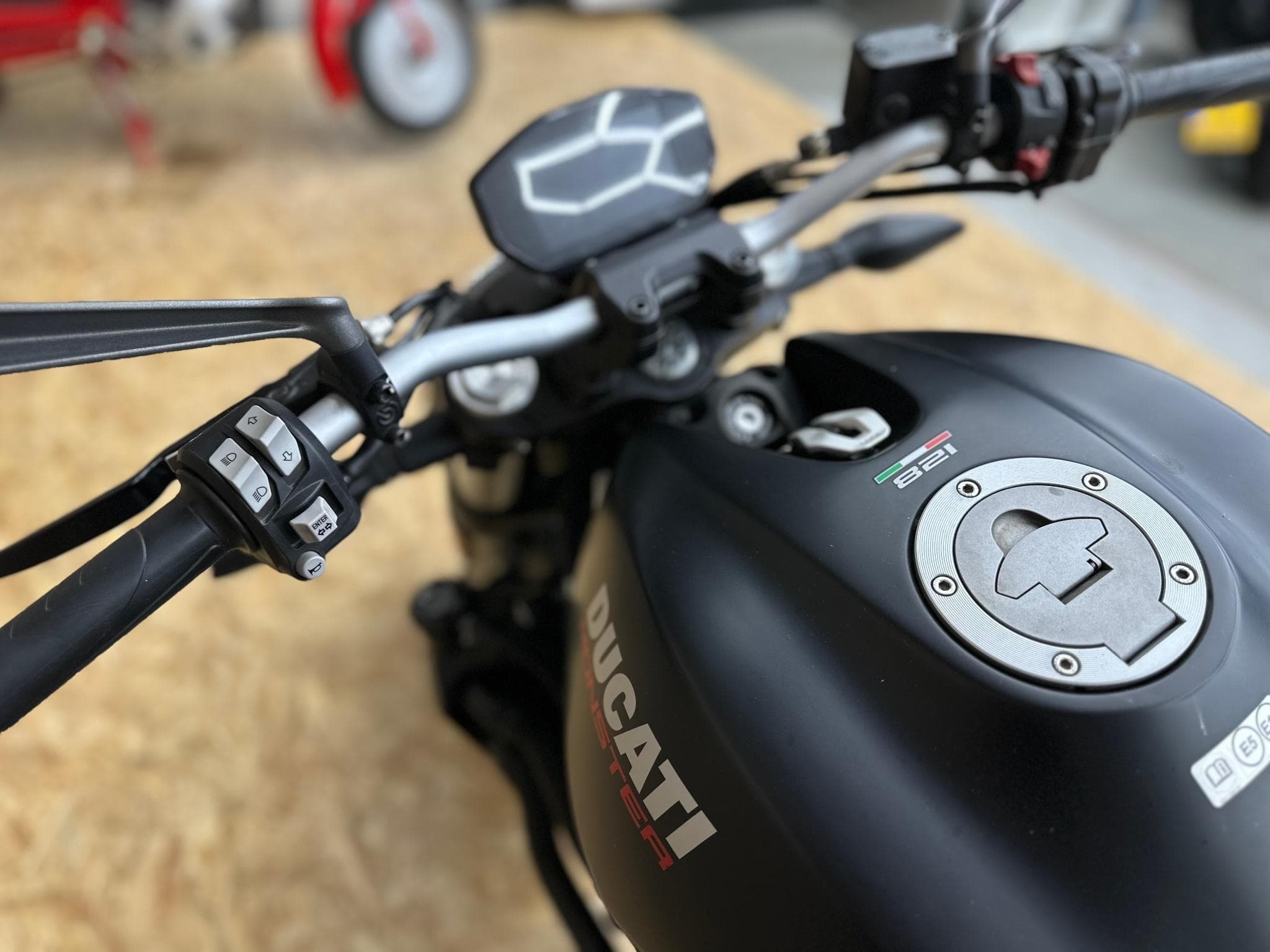 Ducati Monster 821 STEALTH (2020) - Photo 3