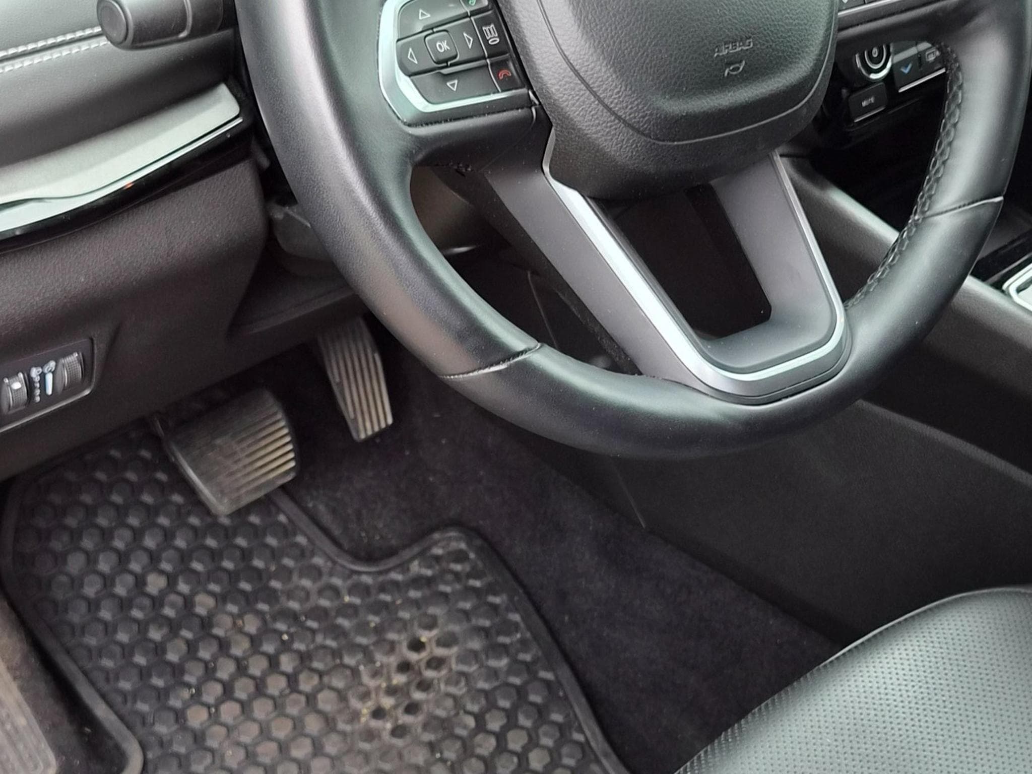 Jeep Compass E-Hybrid S 1.5 T4 130 DCT7 (2023) - Foto 4