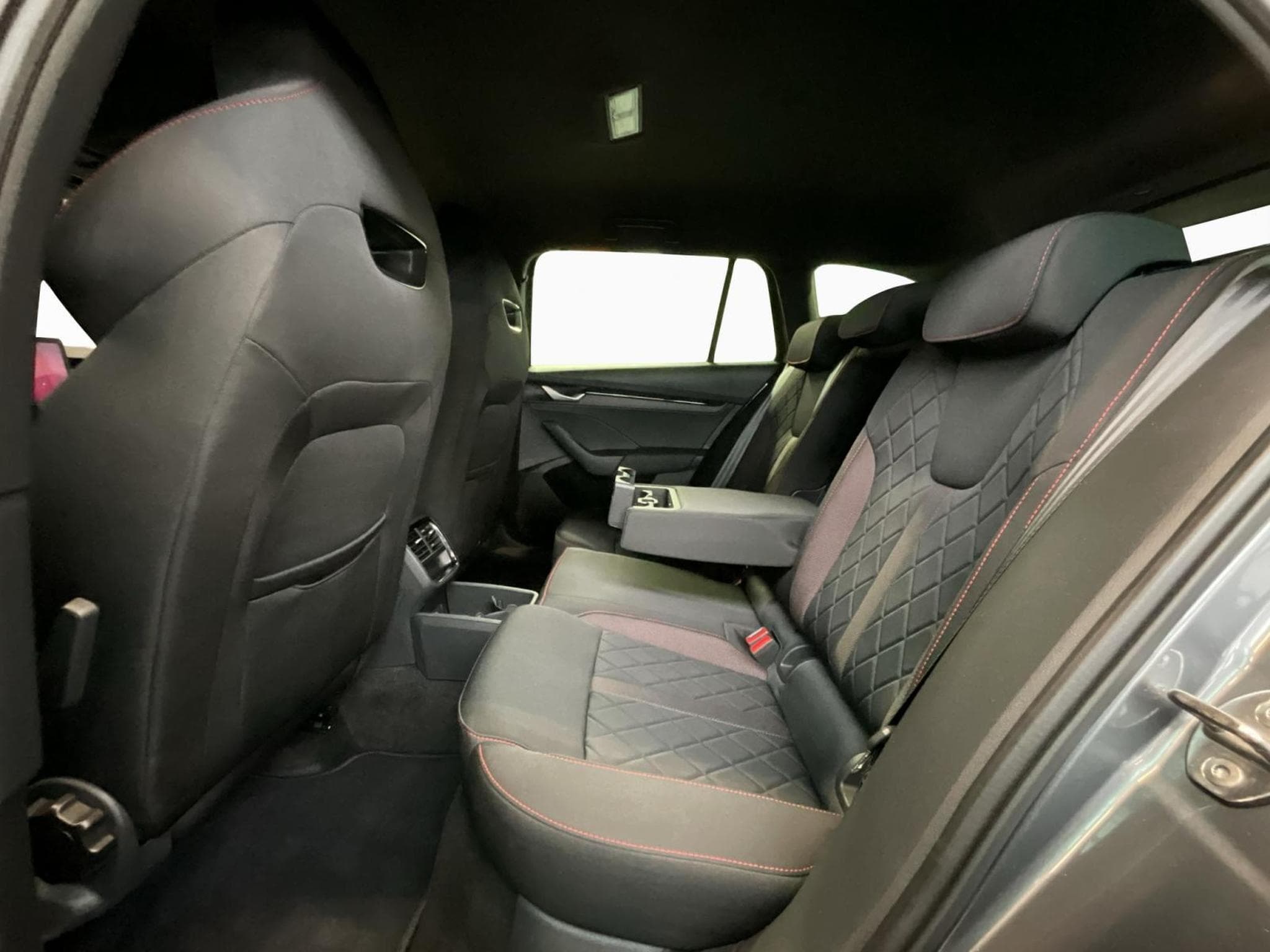 Skoda Octavia RS+DSG+Navi+LED+Digi+ (2024) - Photo 15