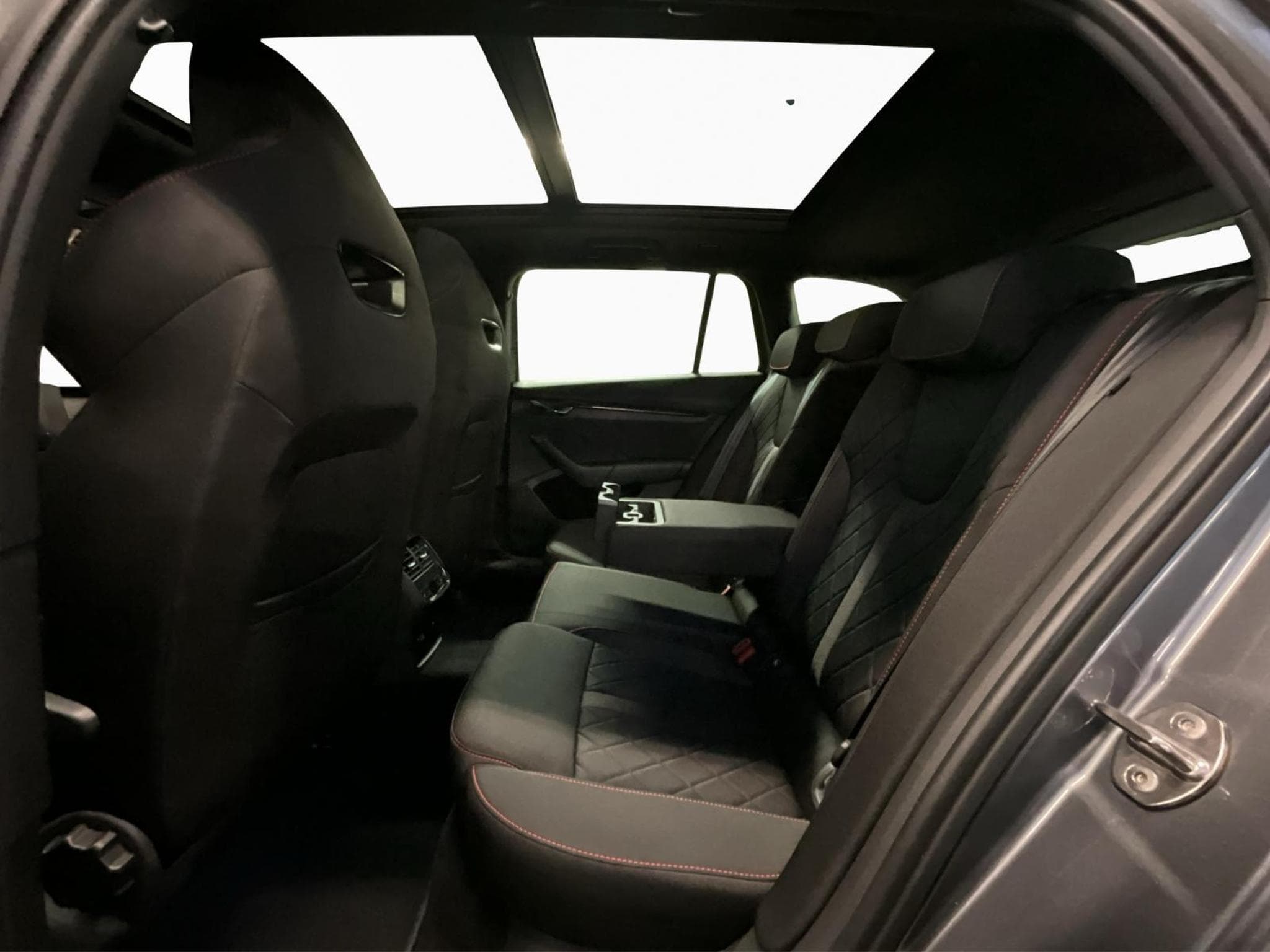 Skoda Octavia Combi+RS+DSG+Pano+AHK (2024) - Photo 16