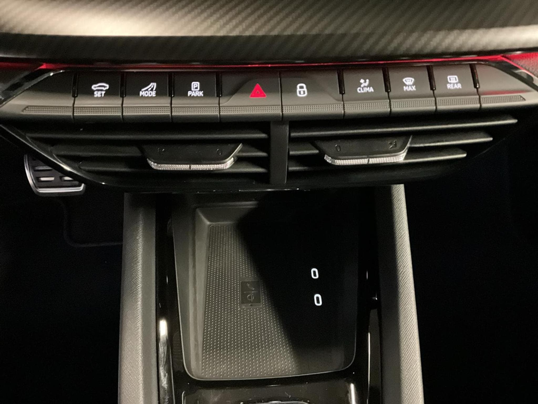 Skoda Octavia Combi+RS+DSG+Pano+AHK (2024) - Photo 22