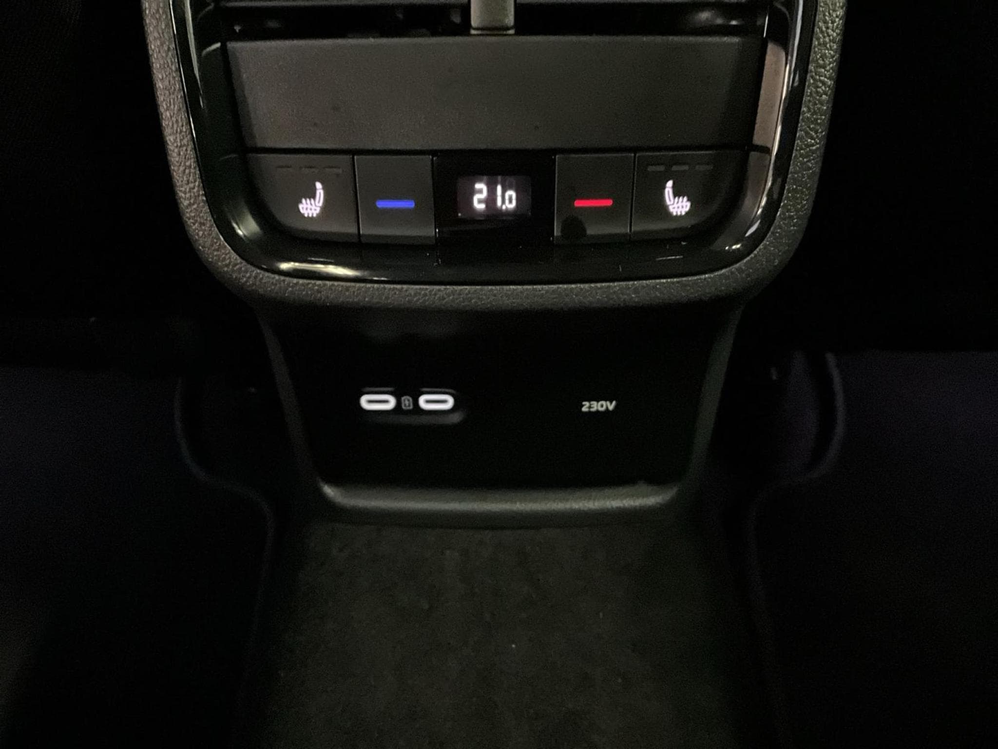 Skoda Octavia Combi+RS+DSG+Pano+AHK (2024) - Photo 23