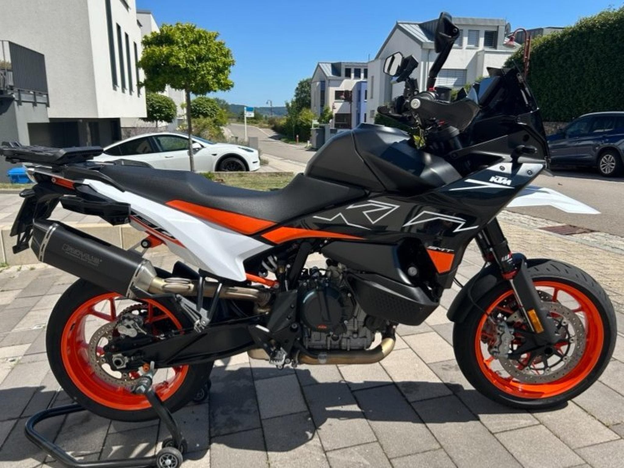 KTM SMT 890 (2023) - Photo 1