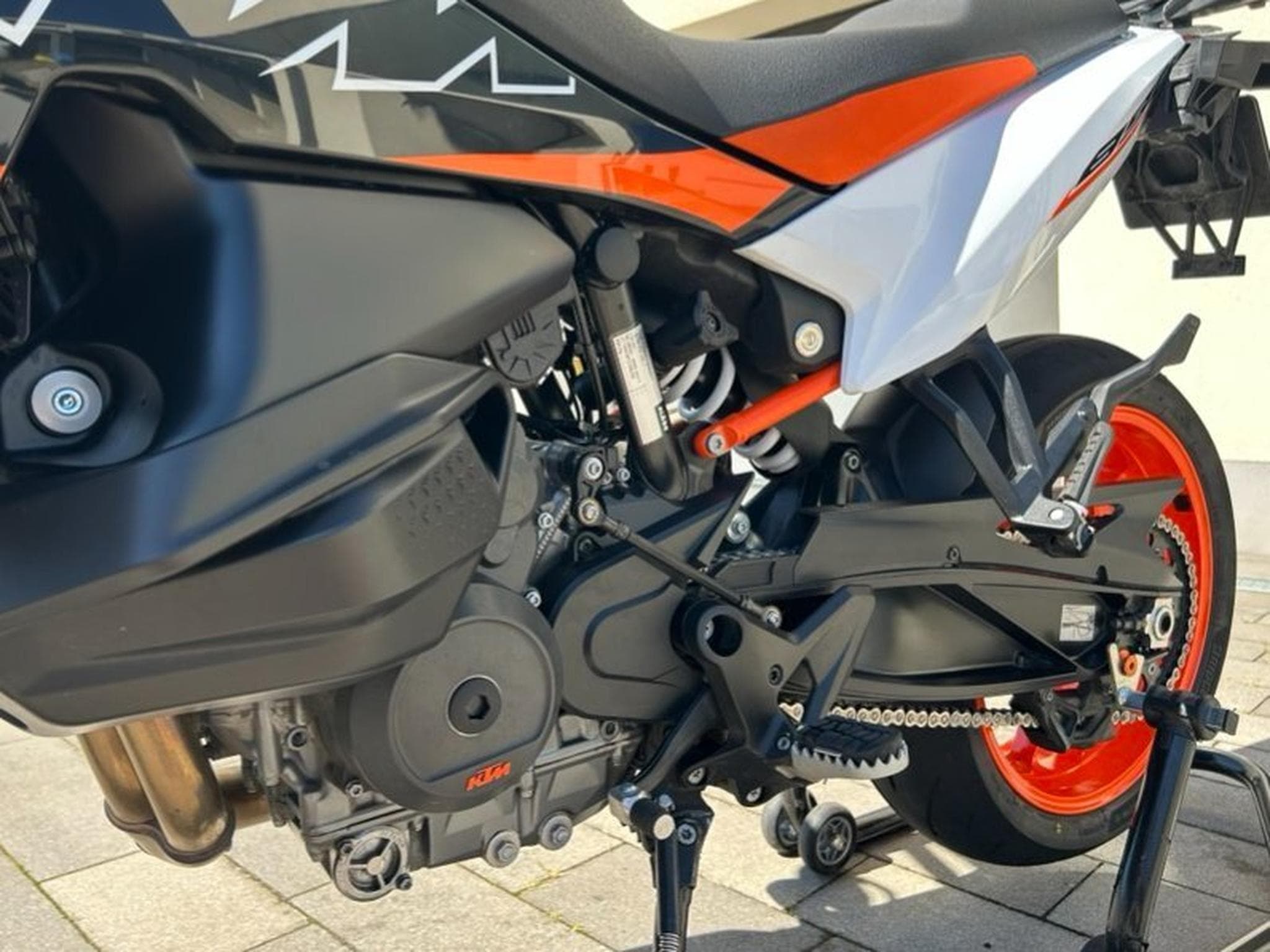 KTM SMT 890 (2023) - Photo 3