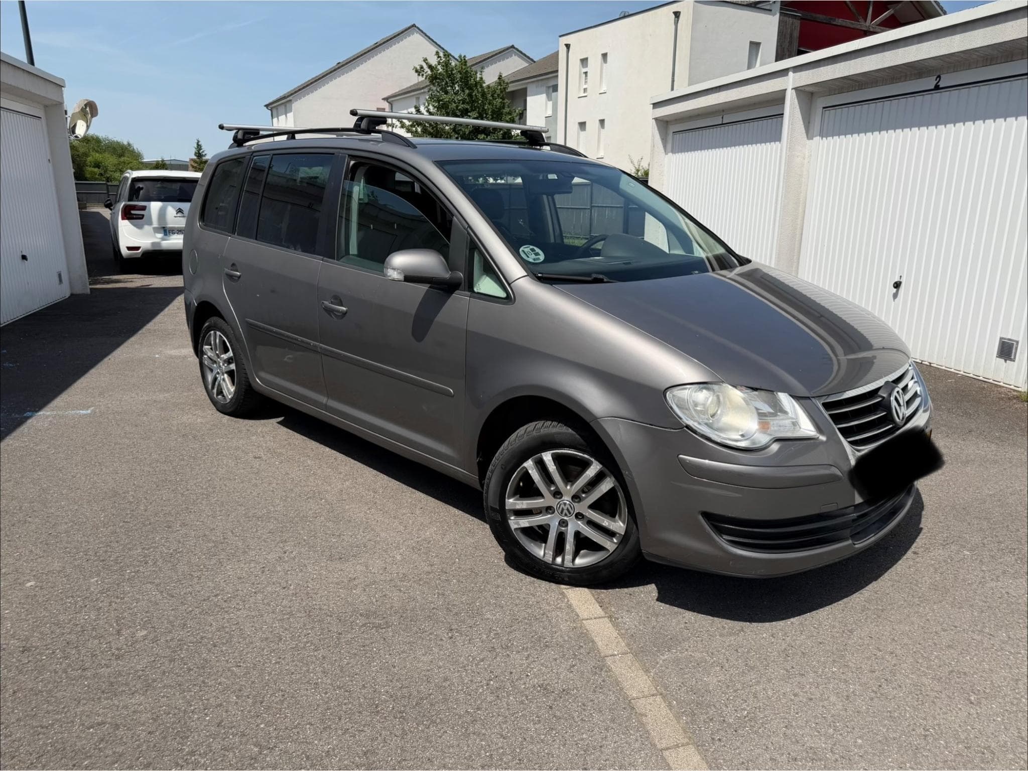 VW Touran (2008) - Photo 1