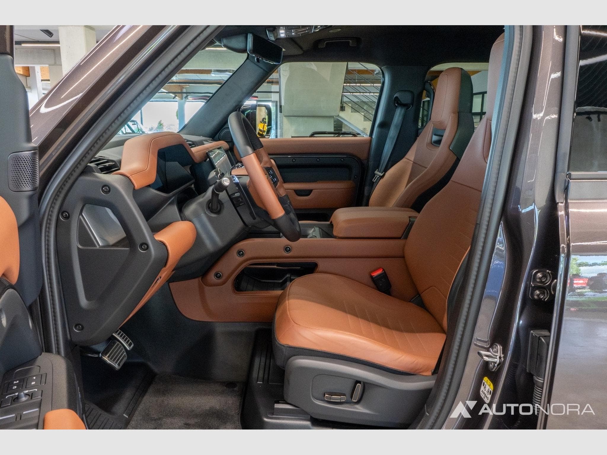 Land-Rover Defender P635 OCTA (2026) - Photo 11