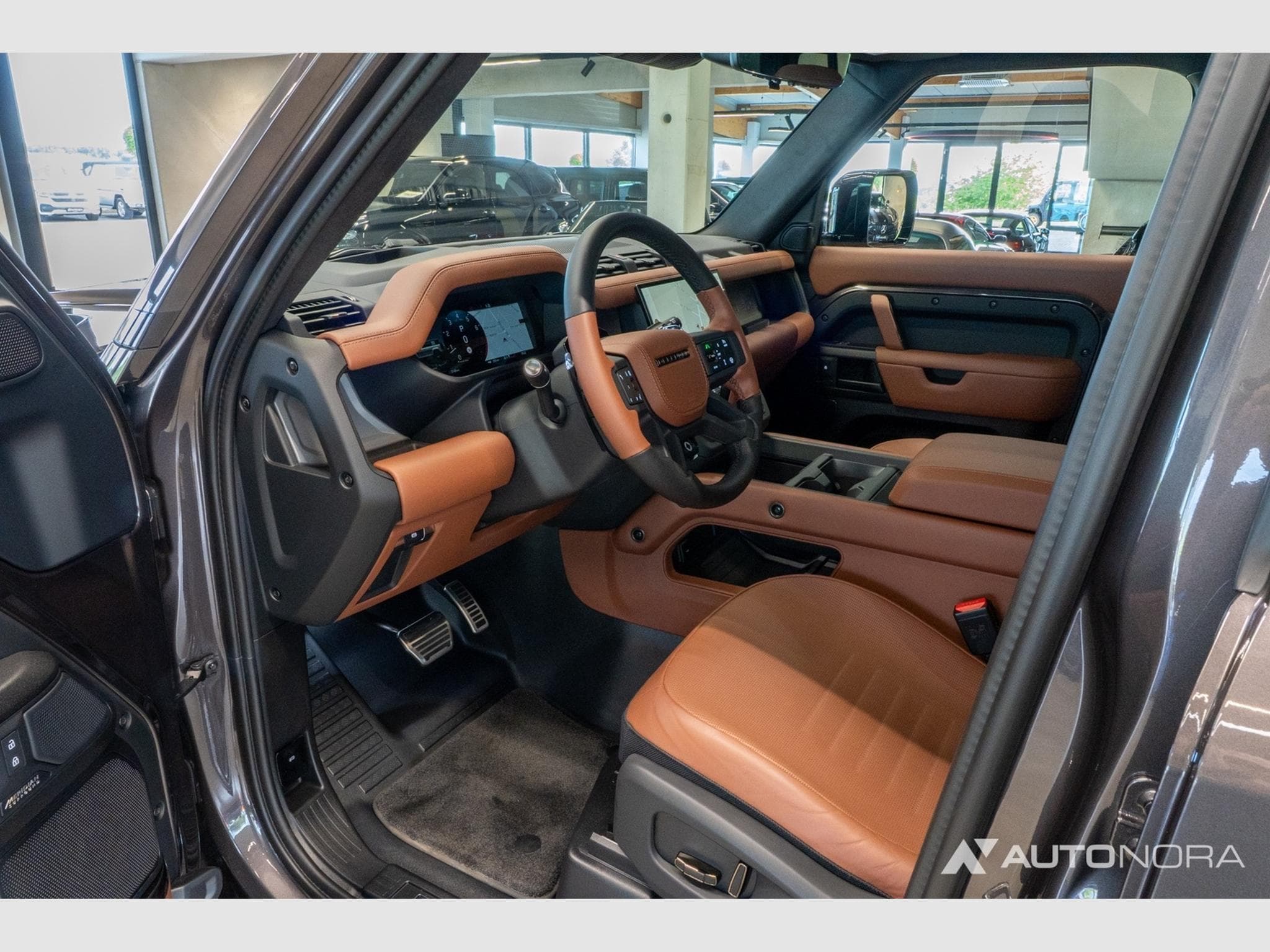Land-Rover Defender P635 OCTA (2026) - Photo 12