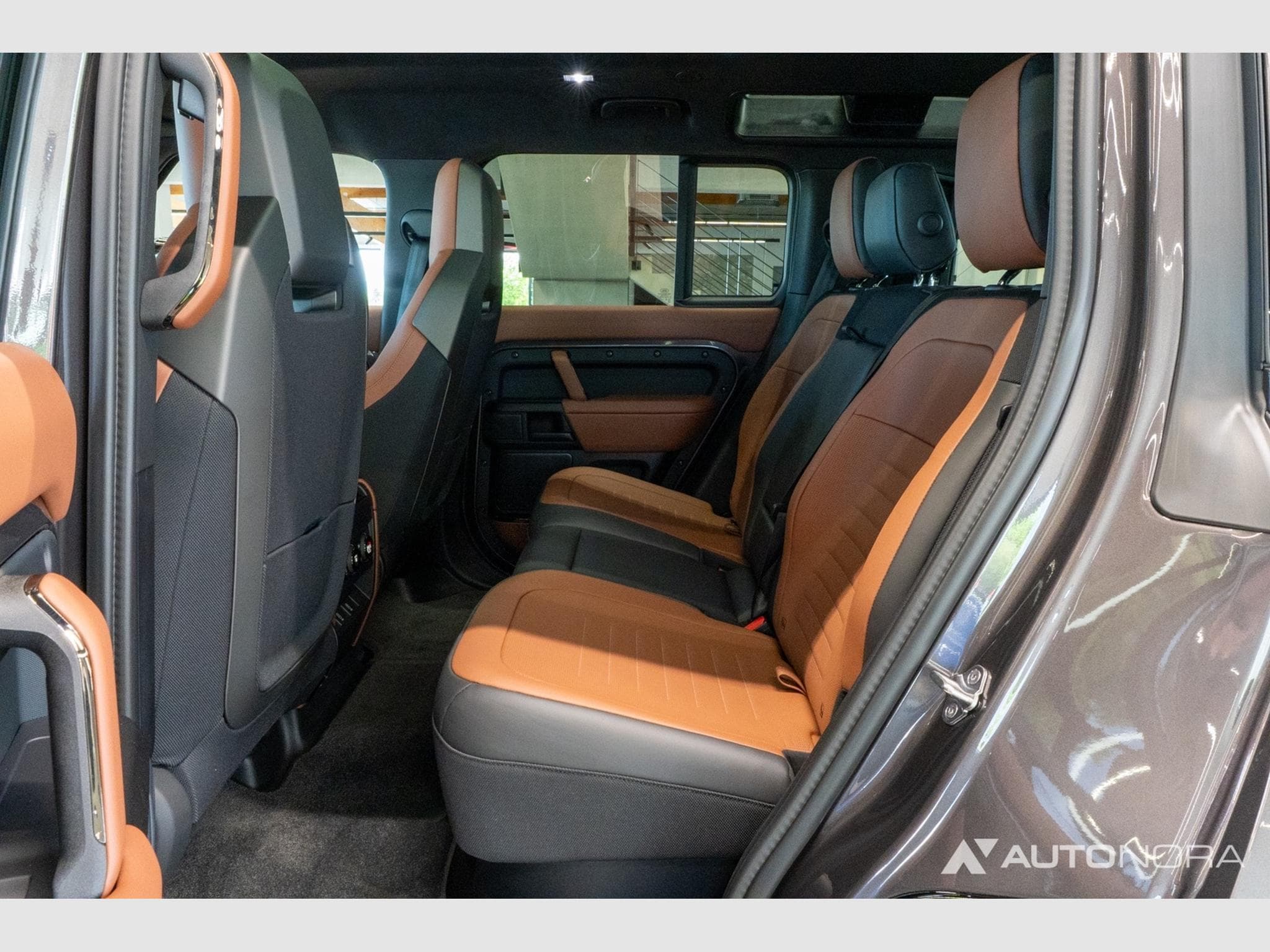 Land-Rover Defender P635 OCTA (2026) - Photo 14