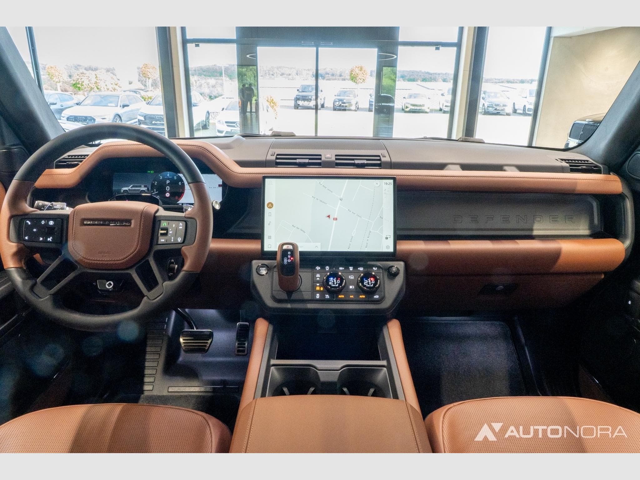 Land-Rover Defender P635 OCTA (2026) - Photo 15
