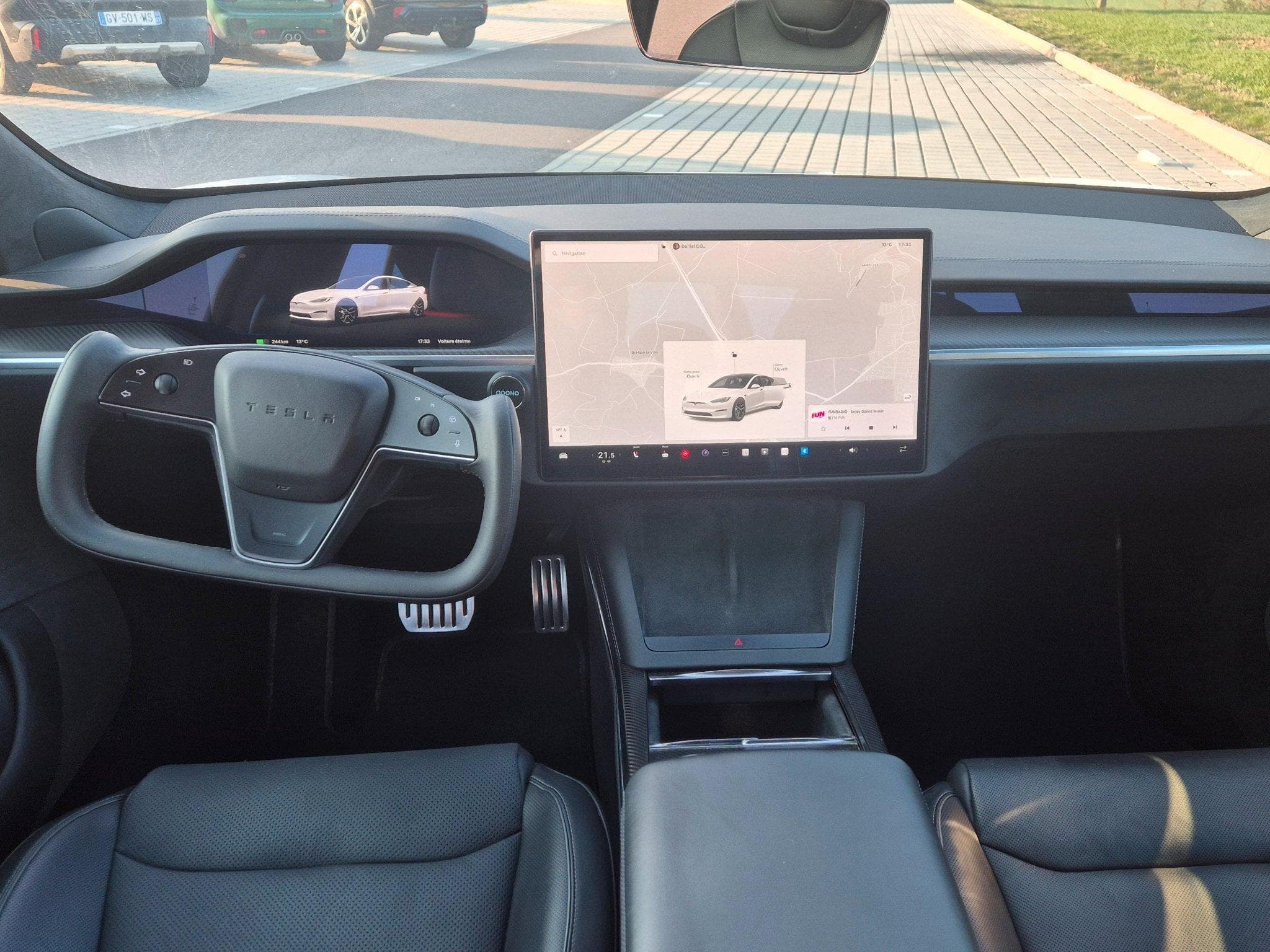 Tesla Model S PLAID (2022) - Photo 3