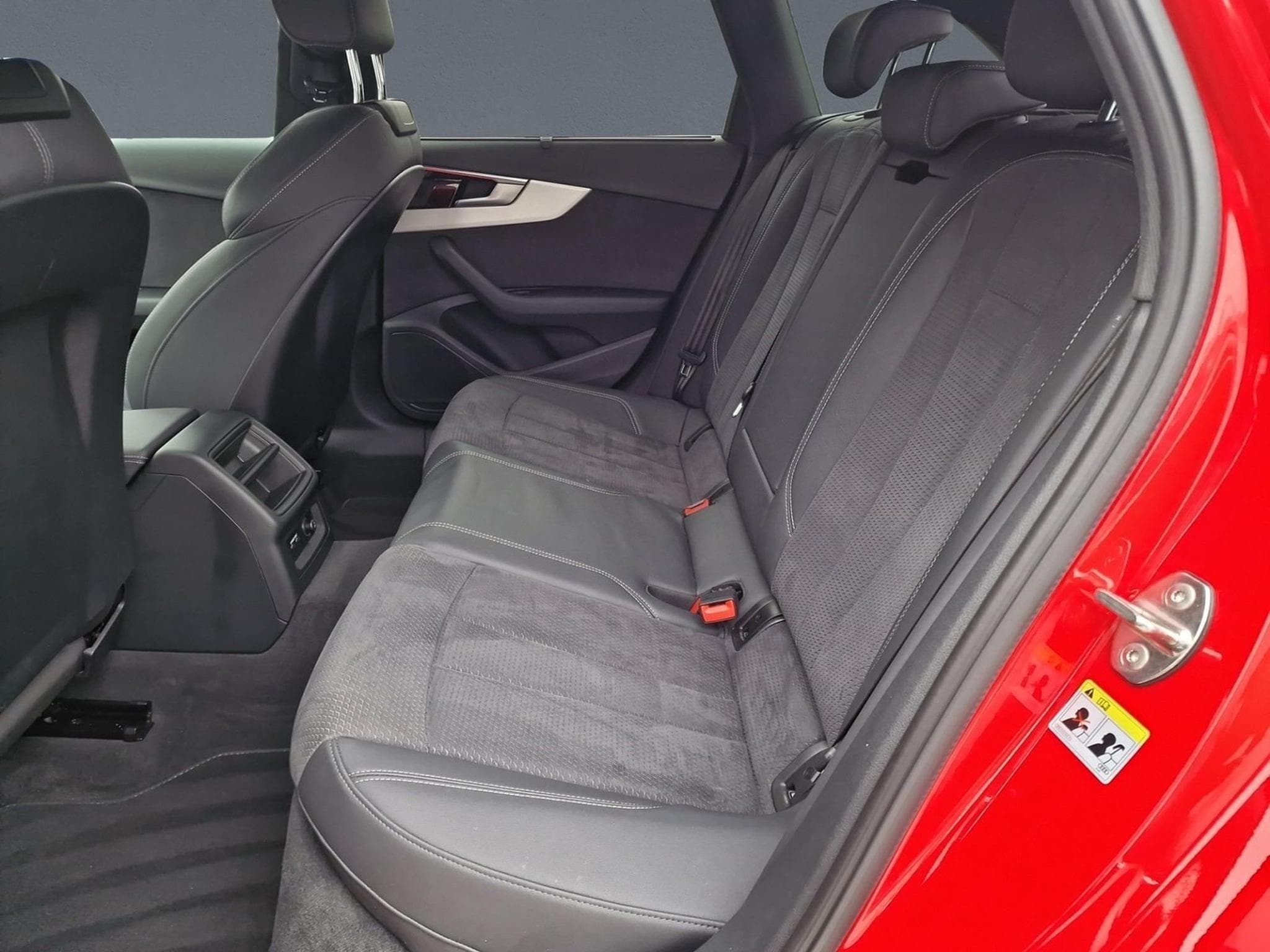 Audi A4 S-line (2021) - Photo 8