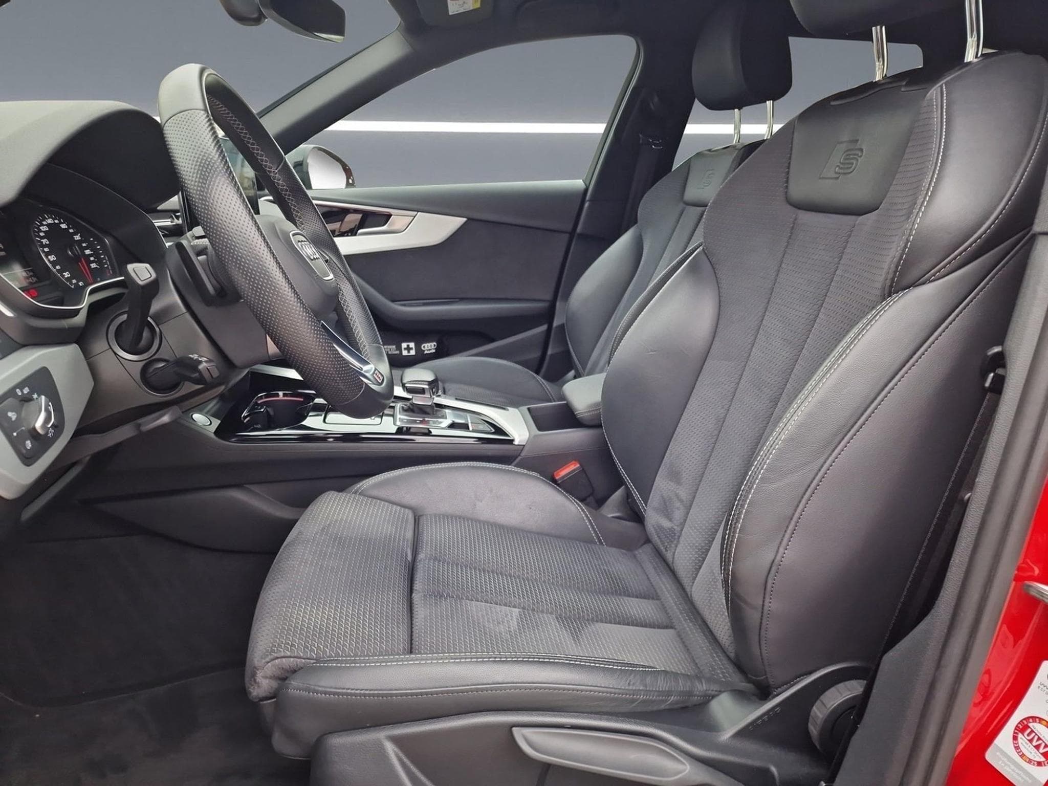 Audi A4 S-line (2021) - Photo 9