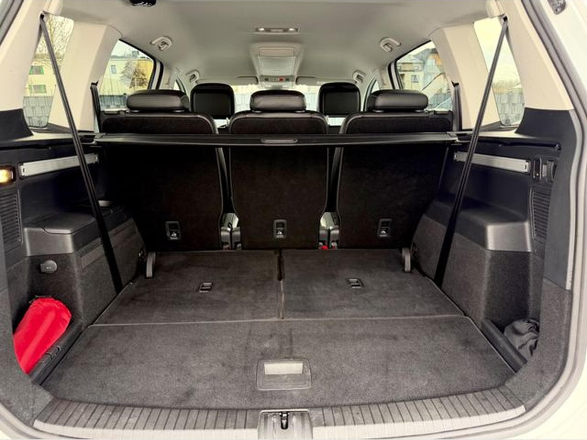 VW Touran Touran 2.0 TDI DSG /7.SITZER/LED/ACC/AHK/ (2025) - Foto 16