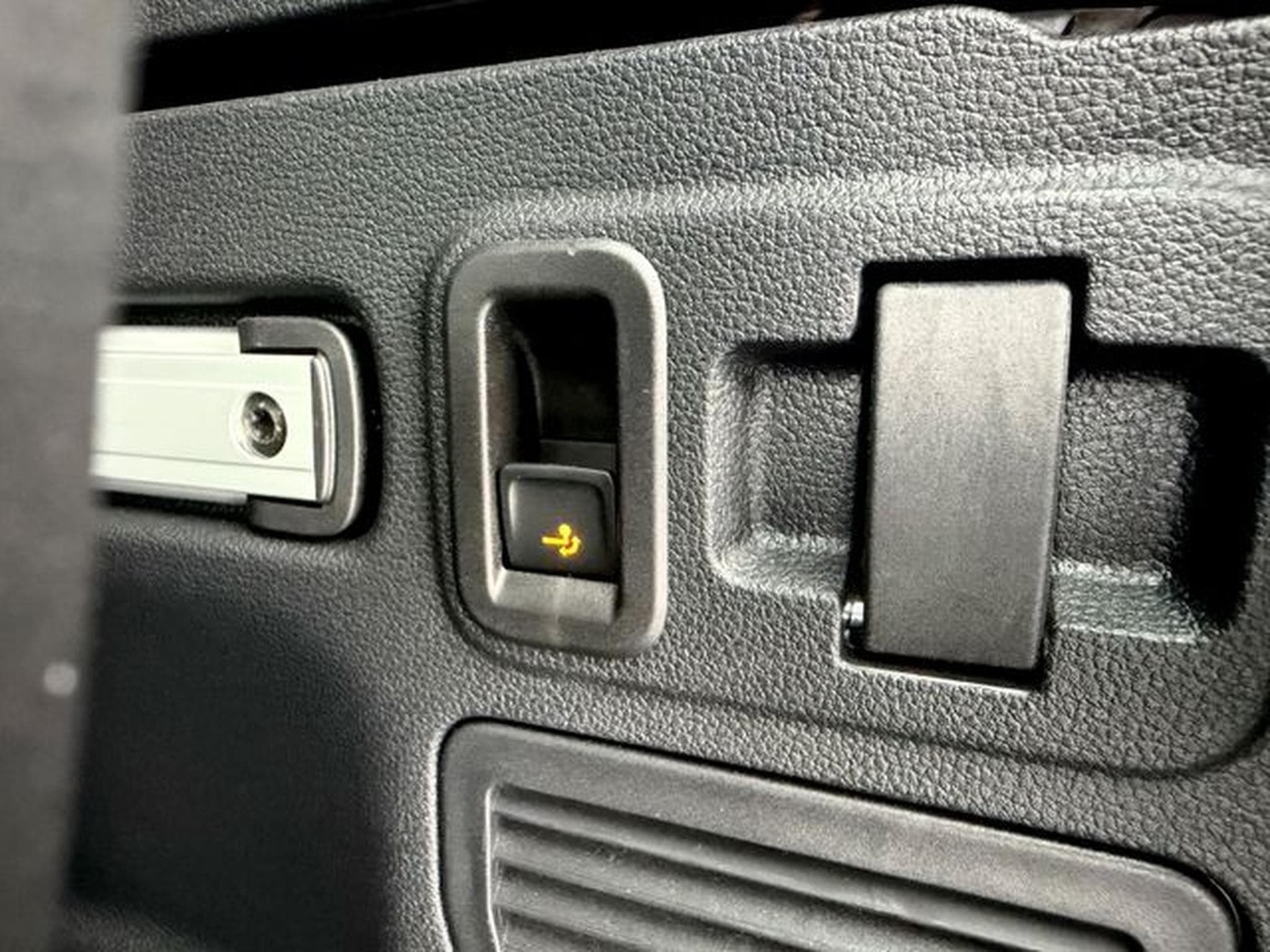 VW Touran Touran 2.0 TDI DSG /7.SITZER/LED/ACC/AHK/ (2025) - Foto 18