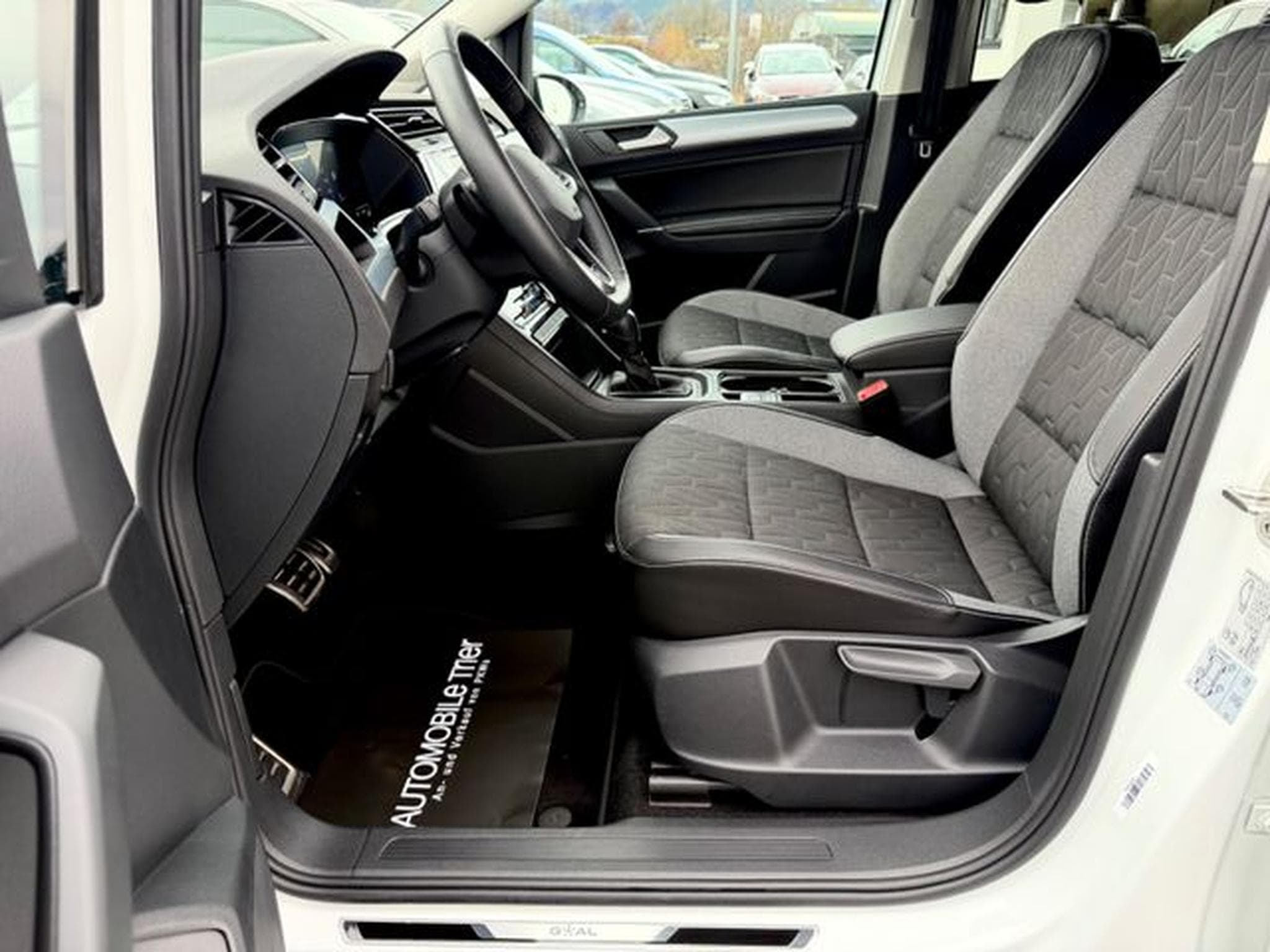 VW Touran Touran 2.0 TDI DSG /7.SITZER/LED/ACC/AHK/ (2025) - Foto 9