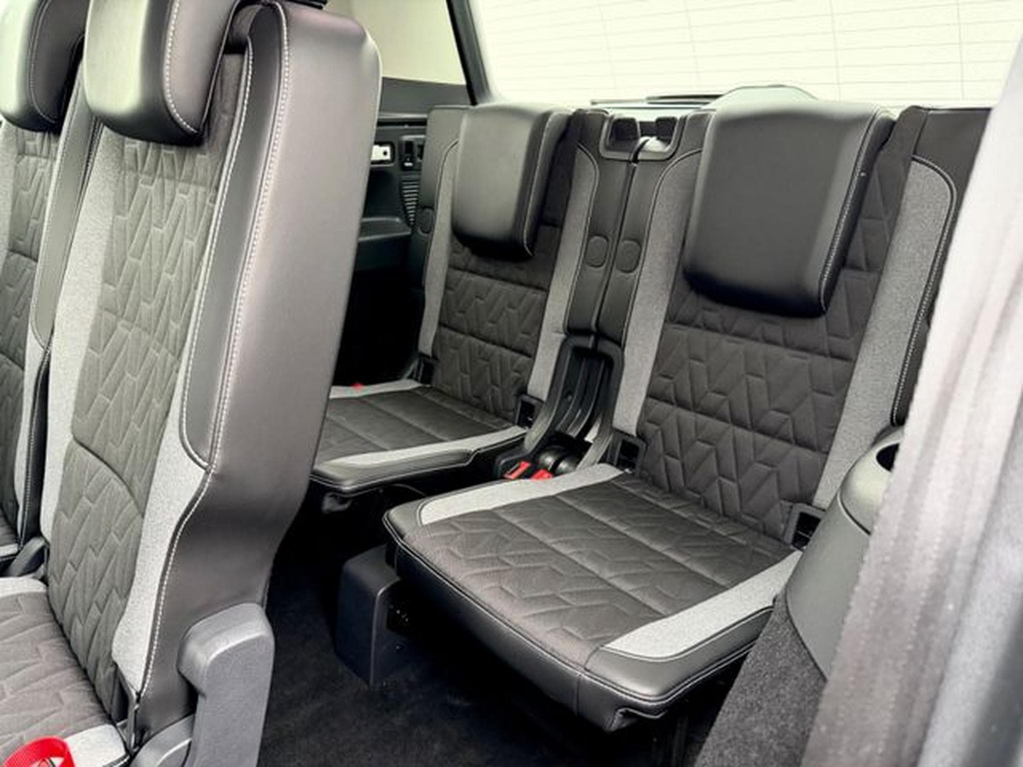 VW Touran Touran 2.0 TDI DSG /7.SITZER/LED/ACC/AHK/ (2025) - Foto 15