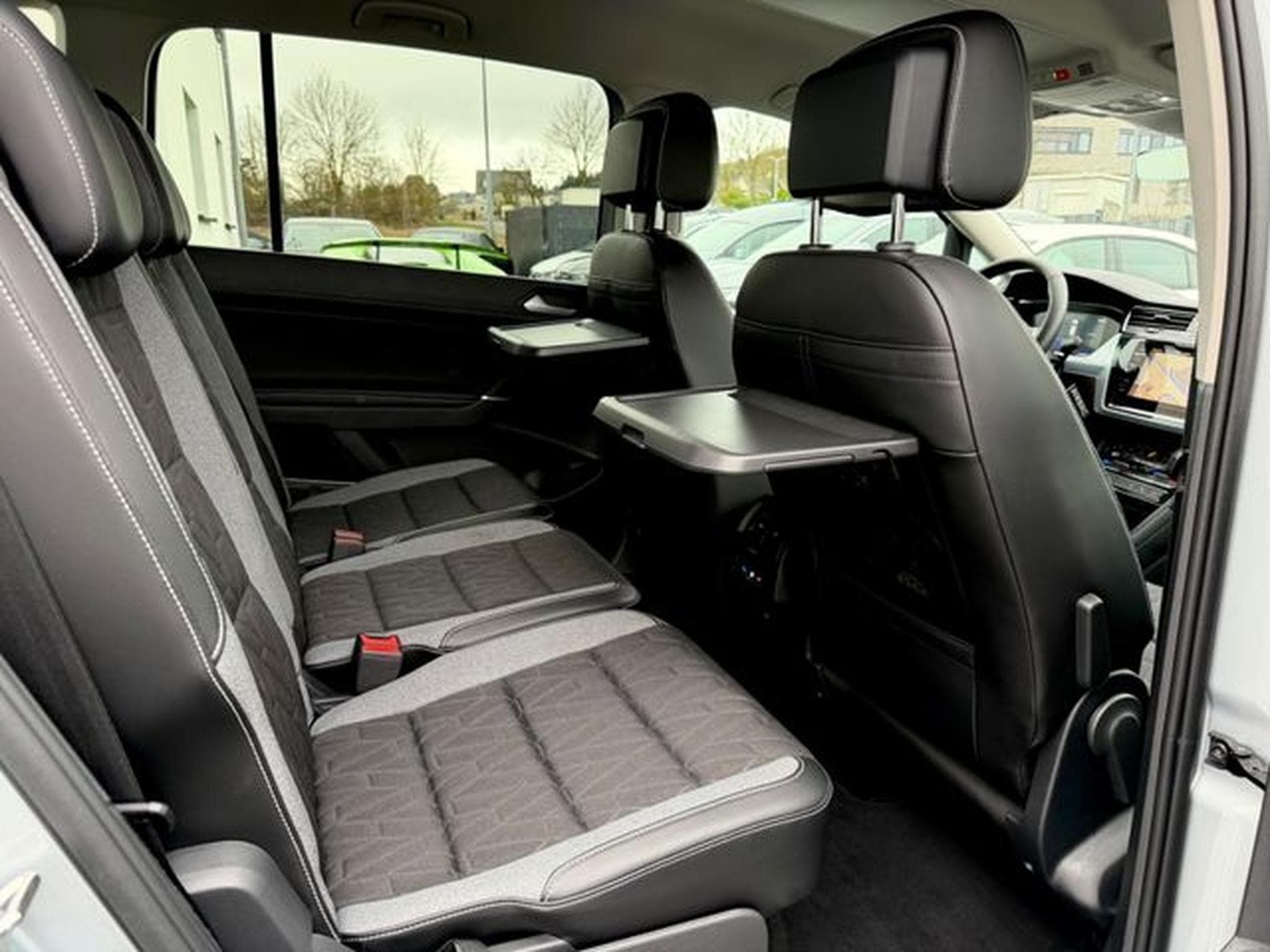 VW Touran Touran 2.0 TDI DSG /7.SITZER/LED/ACC/AHK/ (2025) - Foto 16