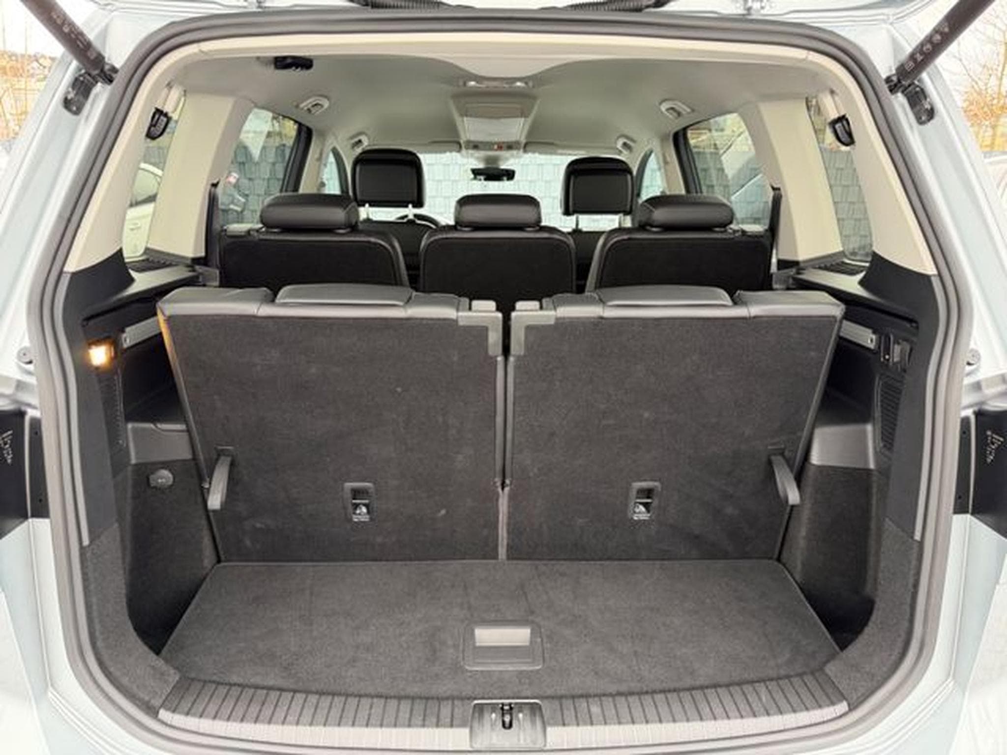 VW Touran Touran 2.0 TDI DSG /7.SITZER/LED/ACC/AHK/ (2025) - Foto 17