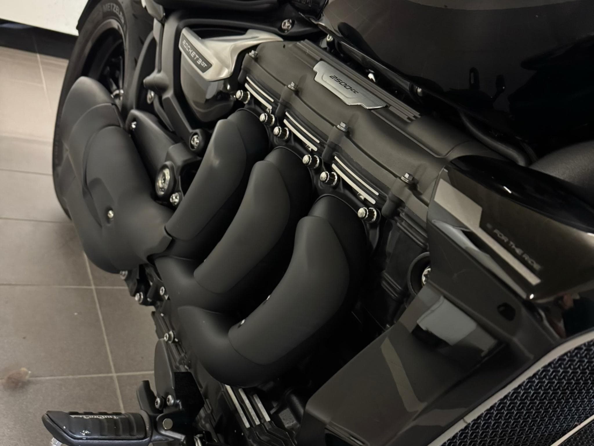 Triumph Rocket 3 GT (2025) - Photo 3