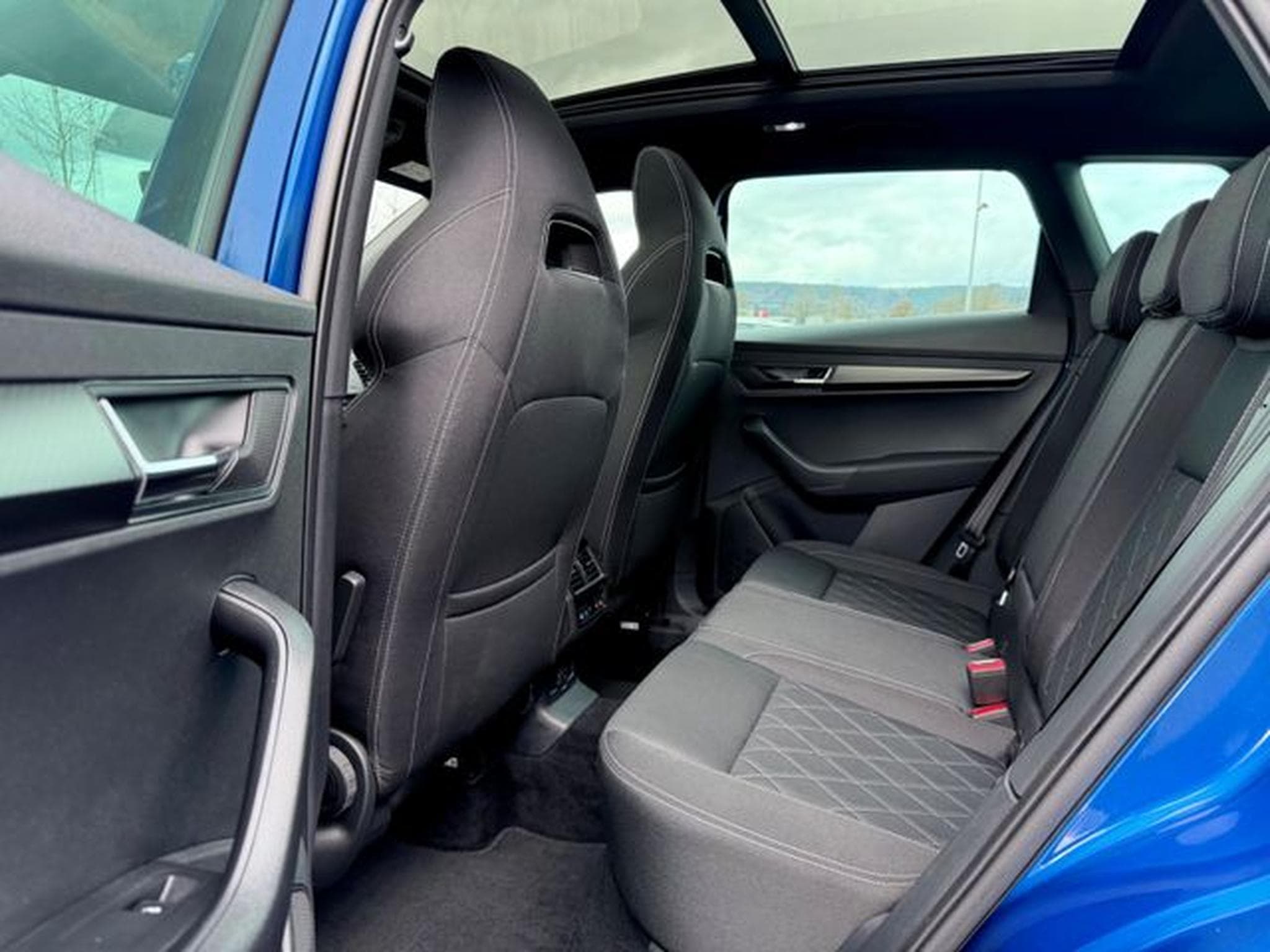 Skoda Karoq Karoq Sportline 2.0 TDI DSG 4x4 /LED/ACC/AHK/CAM (2022) - Photo 13