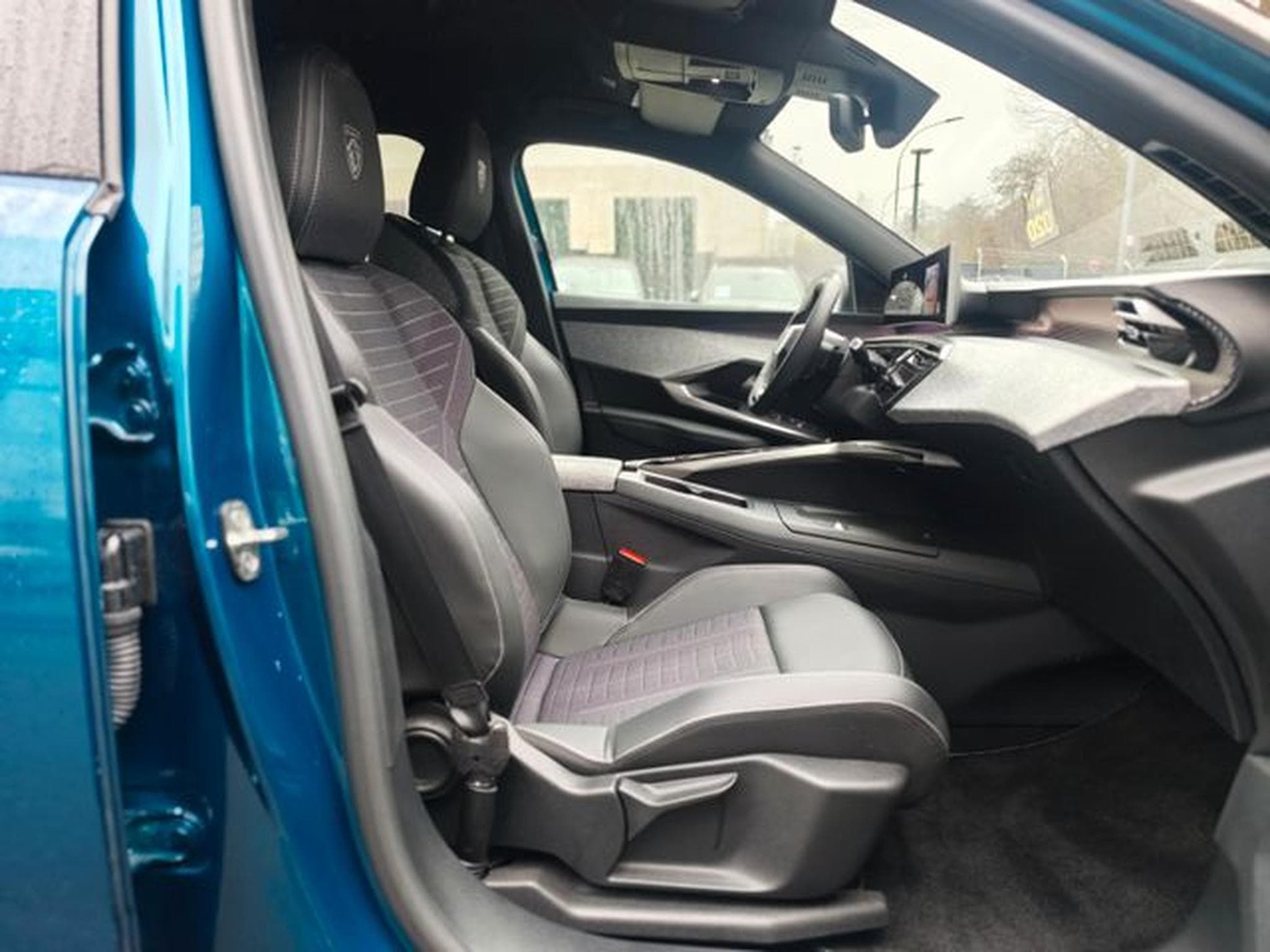 Peugeot 5008 5008 HYBRID 136 GT*AUT*7 SITZE*VOLL-LED*ASSIST* (2025) - Foto 15