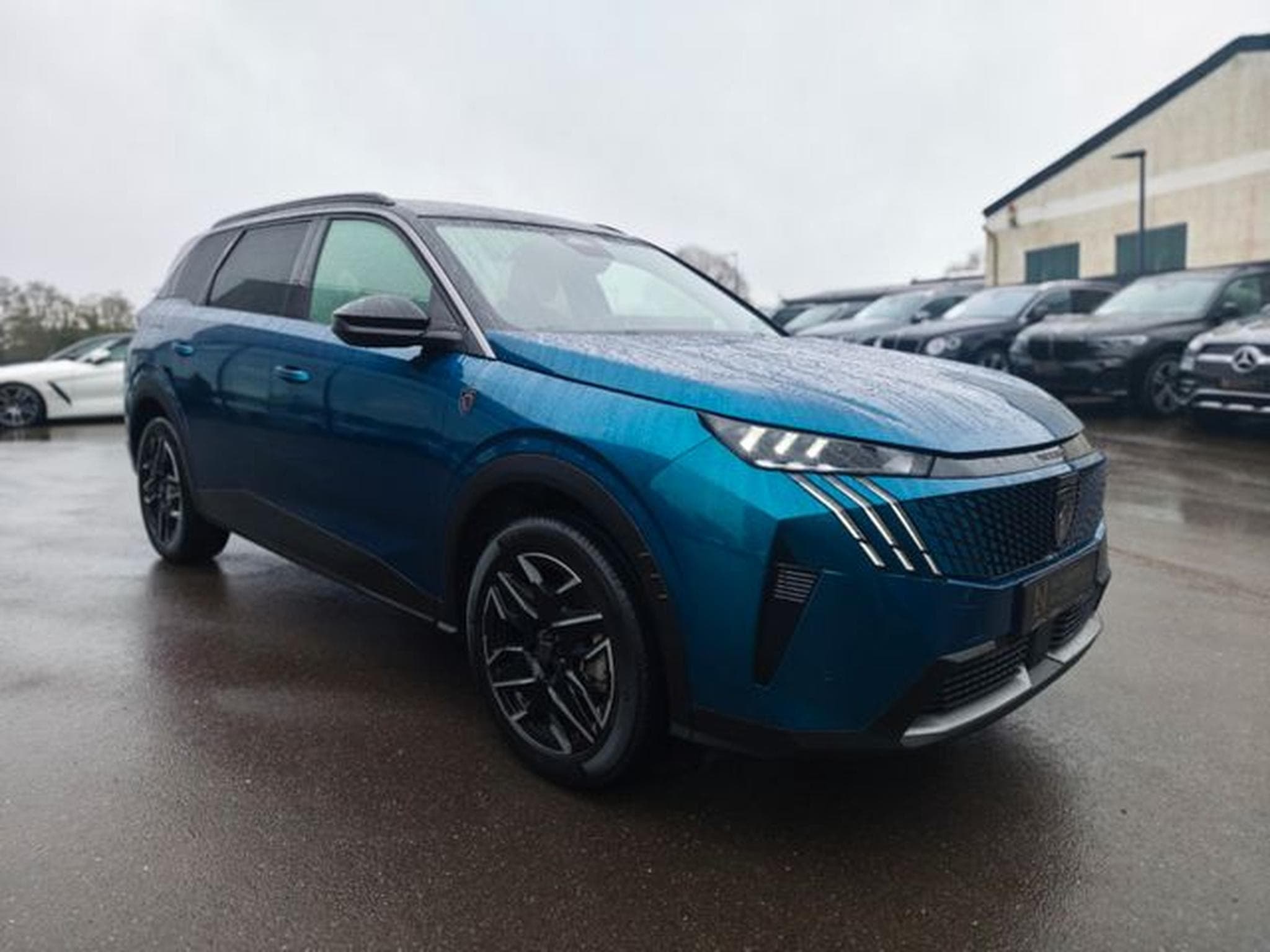 Peugeot 5008 5008 HYBRID 136 GT*AUT*7 SITZE*VOLL-LED*ASSIST* (2025) - Foto 4