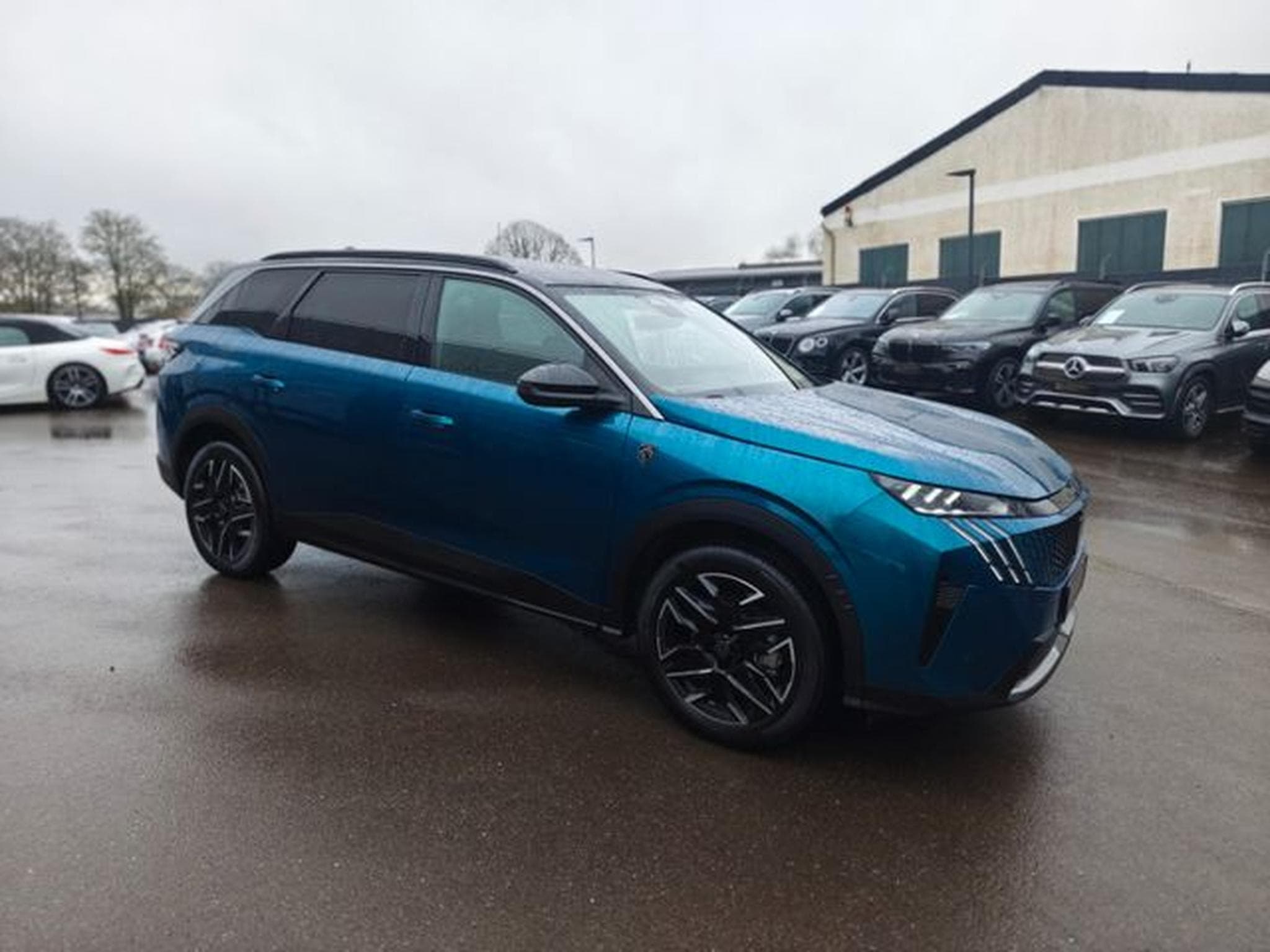 Peugeot 5008 5008 HYBRID 136 GT*AUT*7 SITZE*VOLL-LED*ASSIST* (2025) - Foto 5